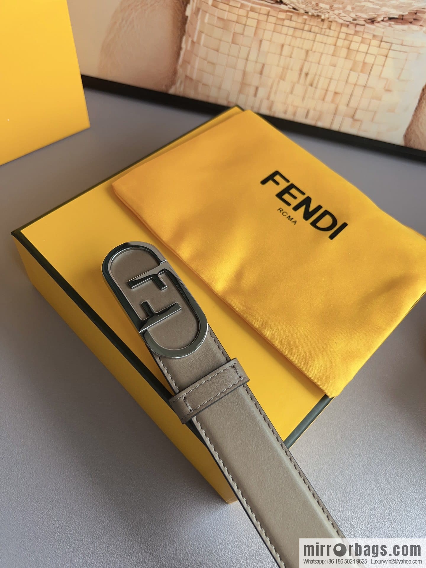 Fendi Fendi, Ladies 3.0cm Corresponds to Logo Metal Buckle Cowhide Belt