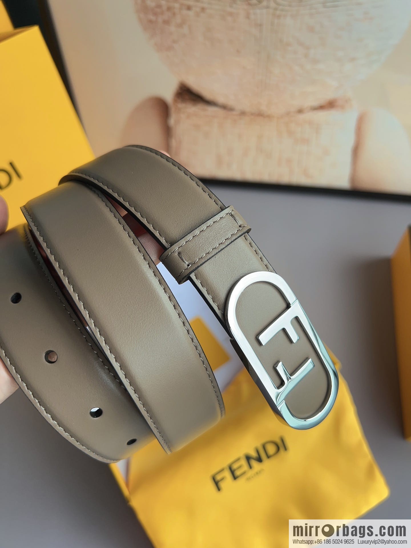 Fendi Fendi, Ladies 3.0cm Corresponds to Logo Metal Buckle Cowhide Belt