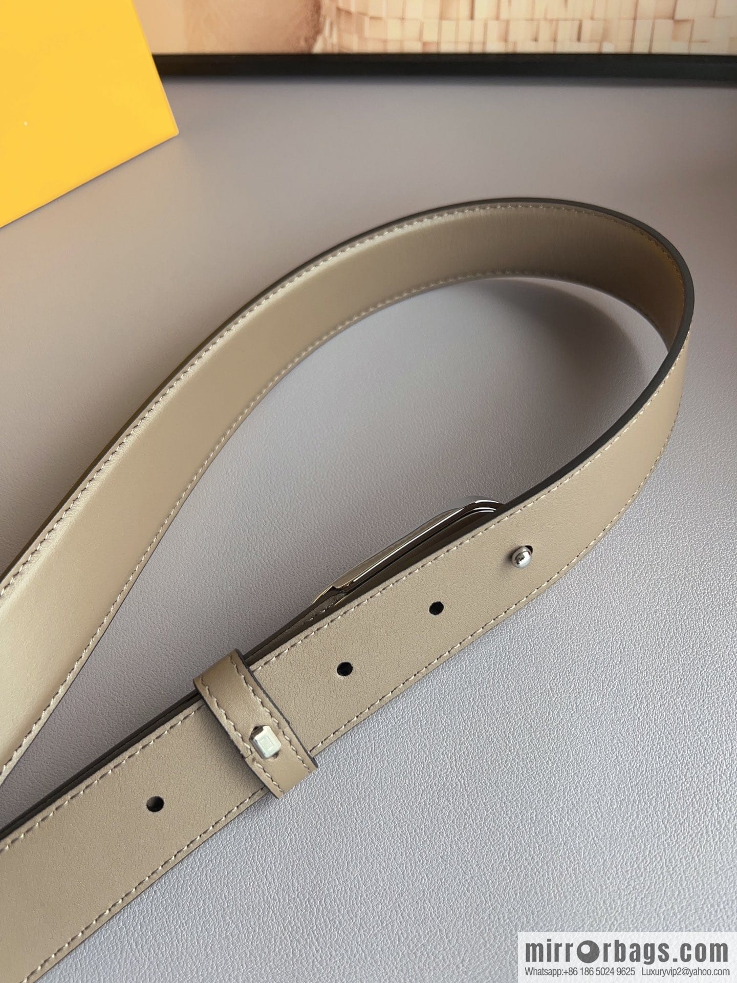 Fendi Fendi, Ladies 3.0cm Corresponds to Logo Metal Buckle Cowhide Belt
