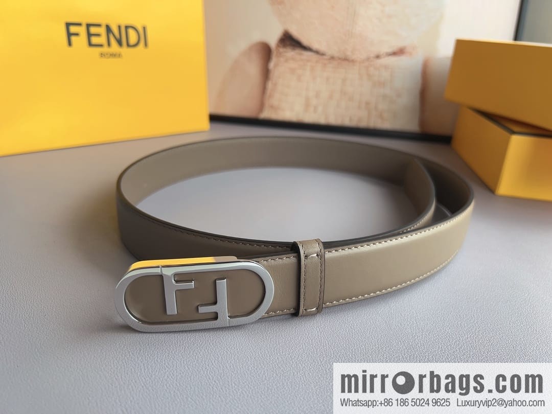 Fendi Fendi, Ladies 3.0cm Corresponds to Logo Metal Buckle Cowhide Belt