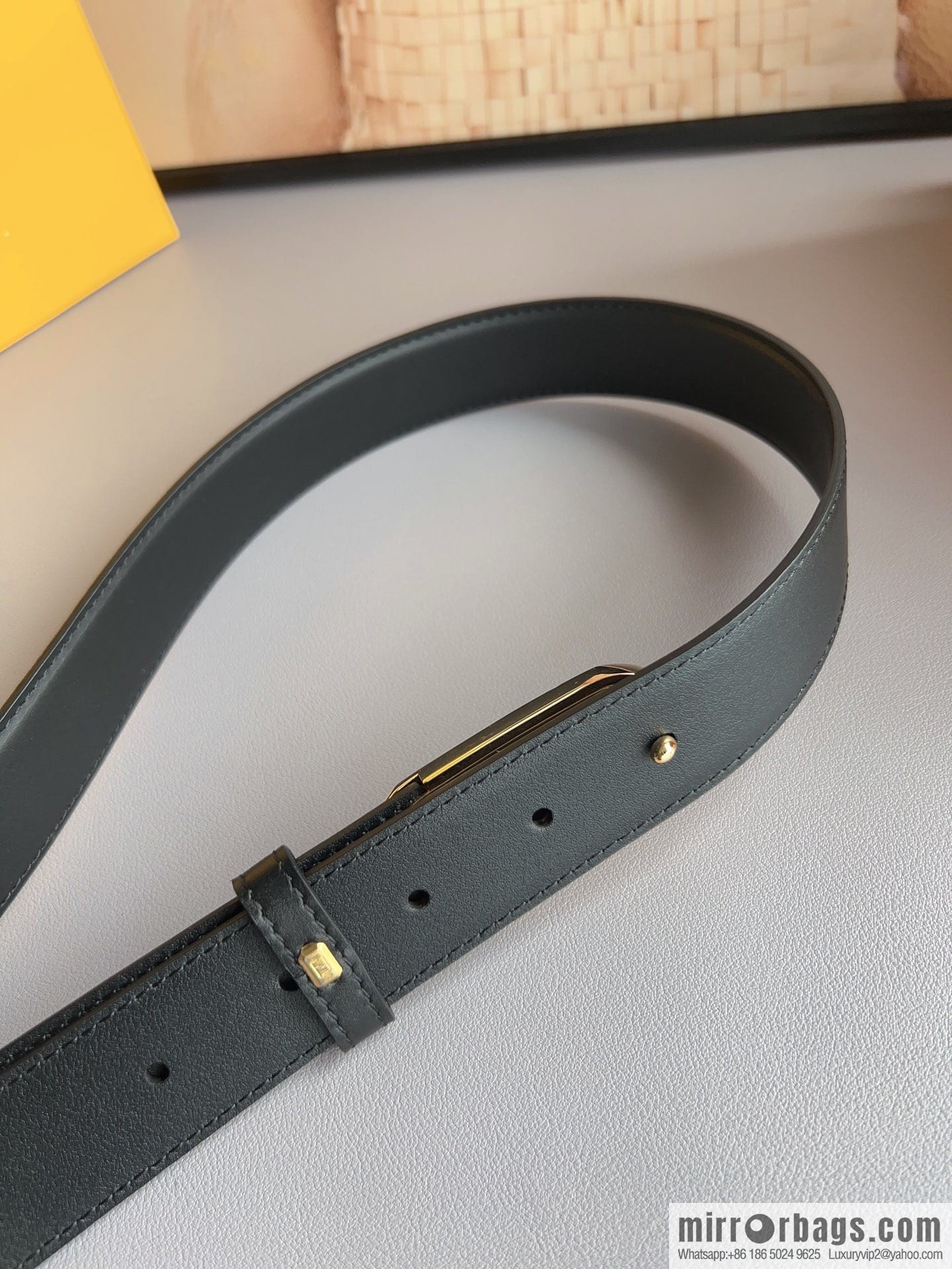 Fendi Fendi, Ladies 3.0cm Corresponds to Logo Metal Buckle Cowhide Belt