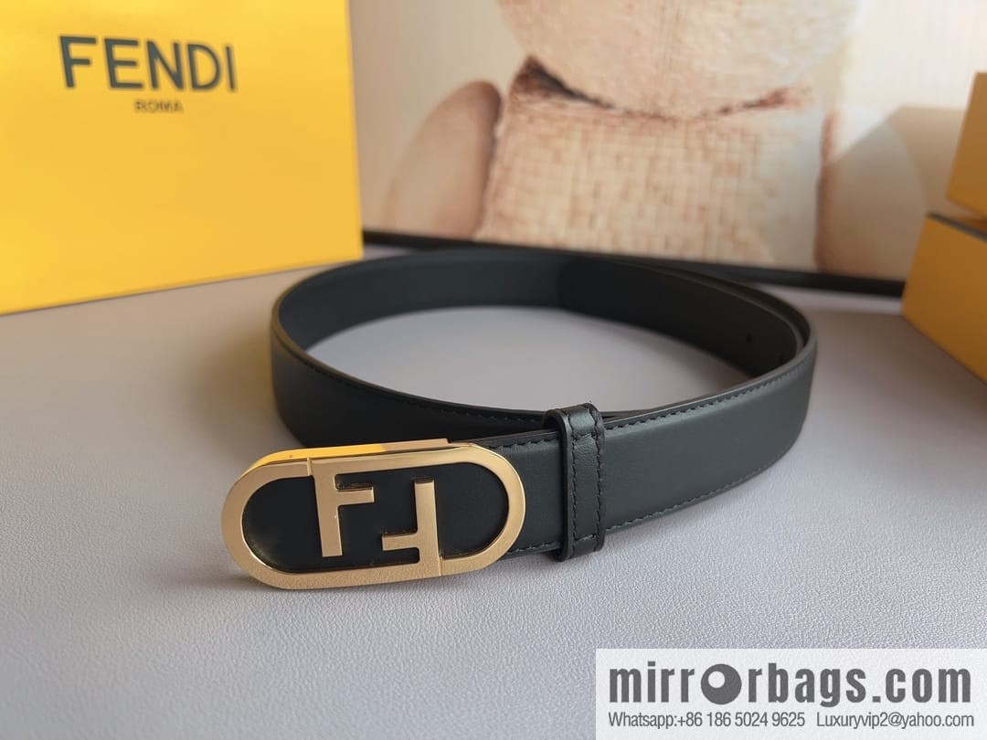 Fendi Fendi, Ladies 3.0cm Corresponds to Logo Metal Buckle Cowhide Belt