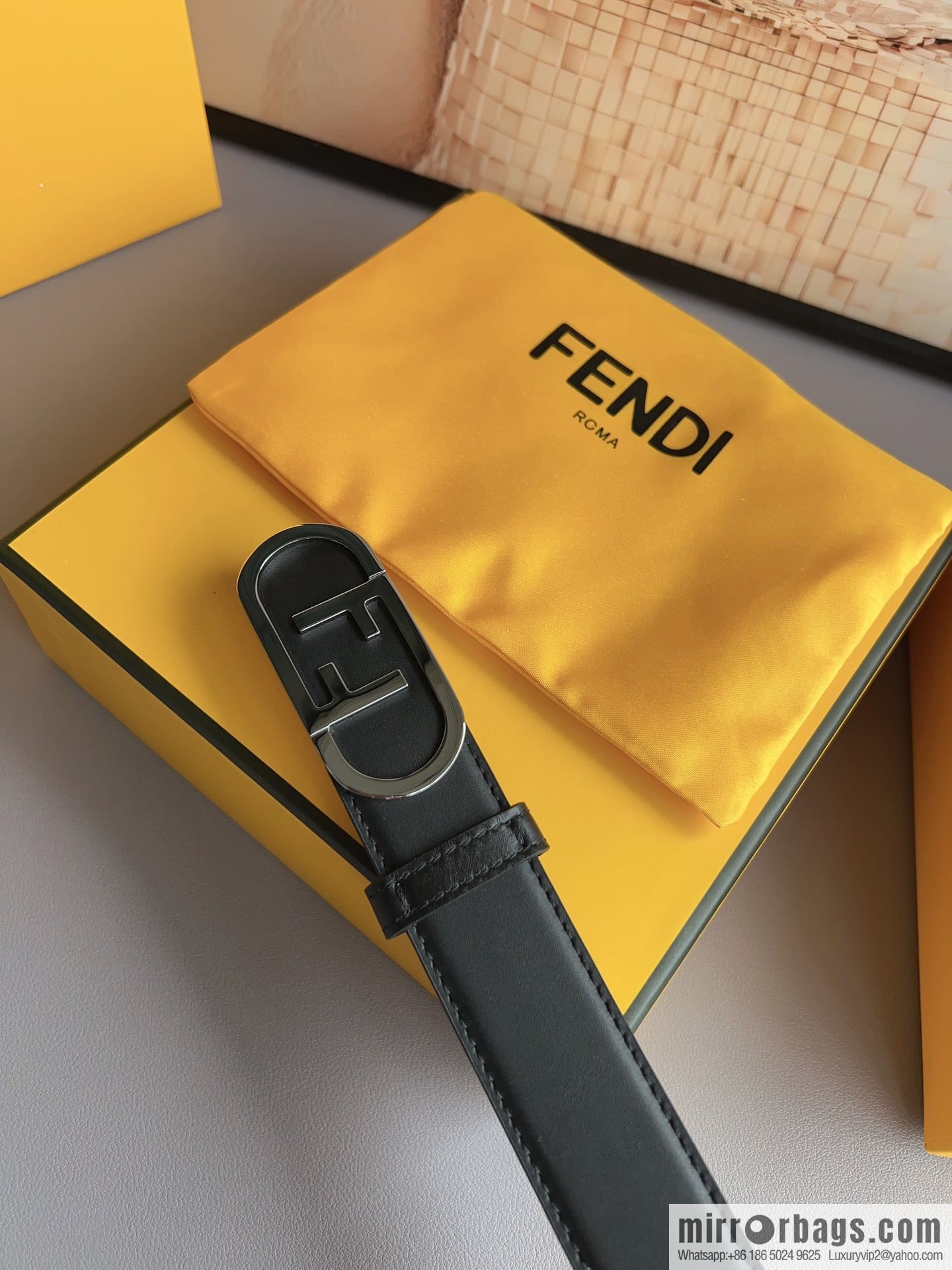 Fendi Fendi, Ladies 3.0cm Corresponds to Logo Metal Buckle Cowhide Belt