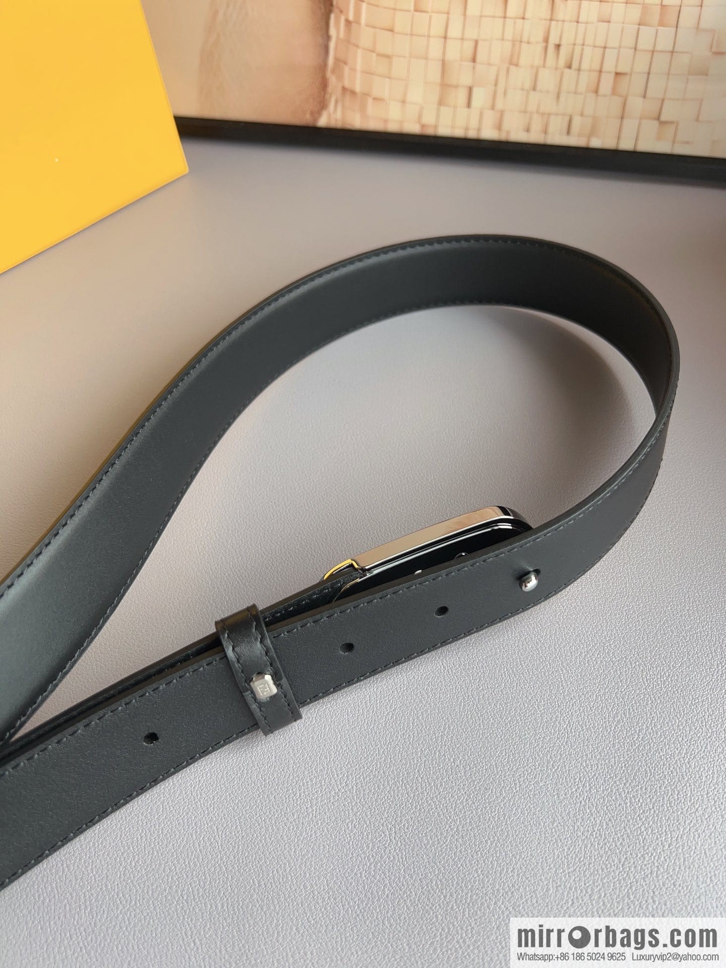 Fendi Fendi, Ladies 3.0cm Corresponds to Logo Metal Buckle Cowhide Belt