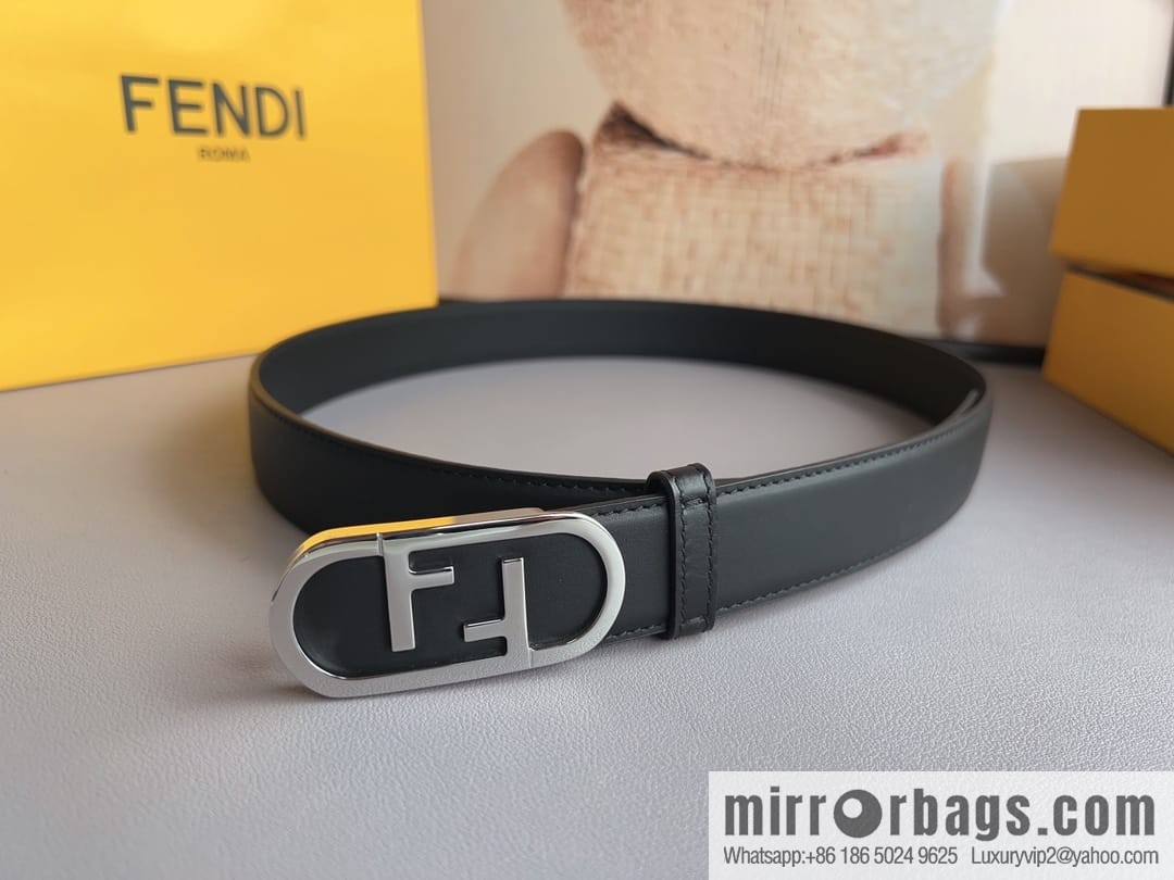 Fendi Fendi, Ladies 3.0cm Corresponds to Logo Metal Buckle Cowhide Belt