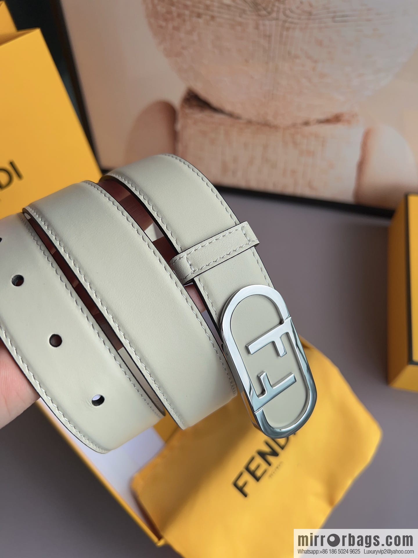 Fendi Fendi, Ladies 3.0cm Corresponds to Logo Metal Buckle Cowhide Belt