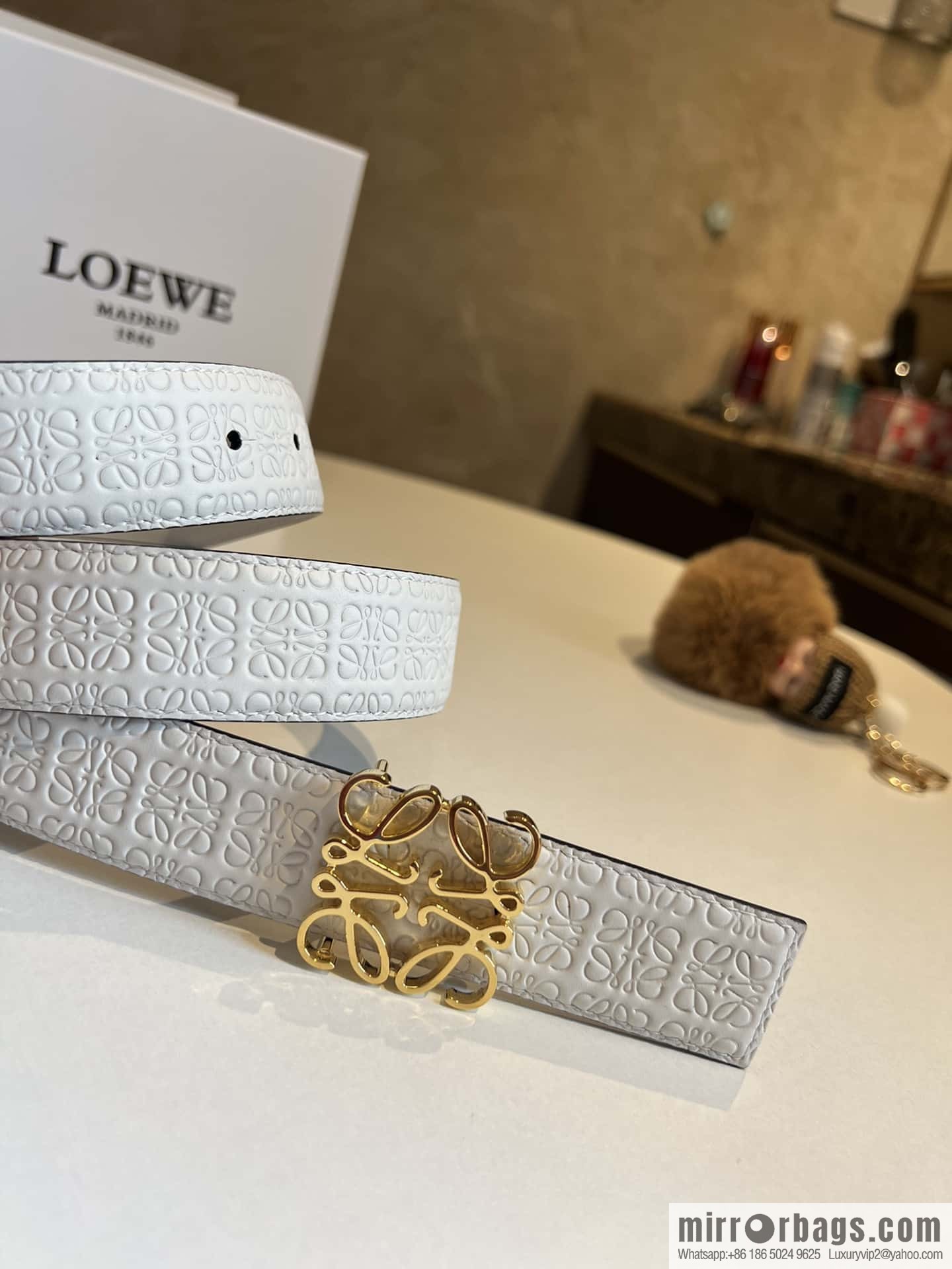 LOEWE logo spider buckle, cowhide embossed 3.2cm women's belt
