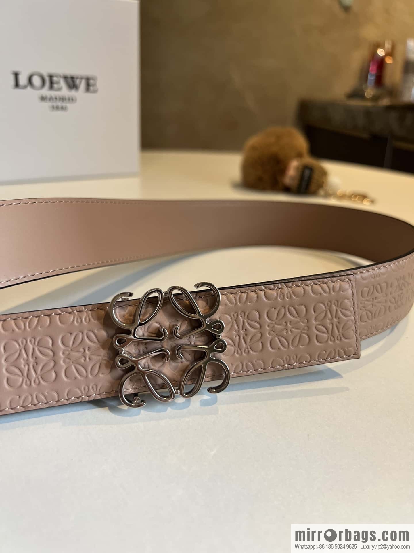 LOEWE logo spider buckle, cowhide embossed 3.2cm women's belt