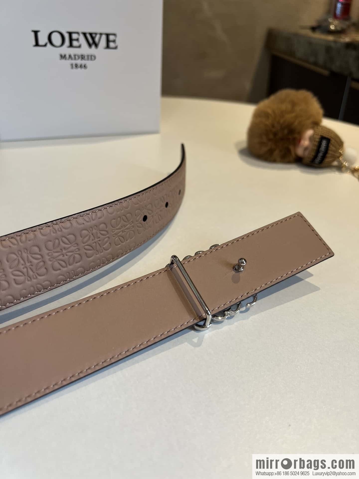 LOEWE logo spider buckle, cowhide embossed 3.2cm women's belt