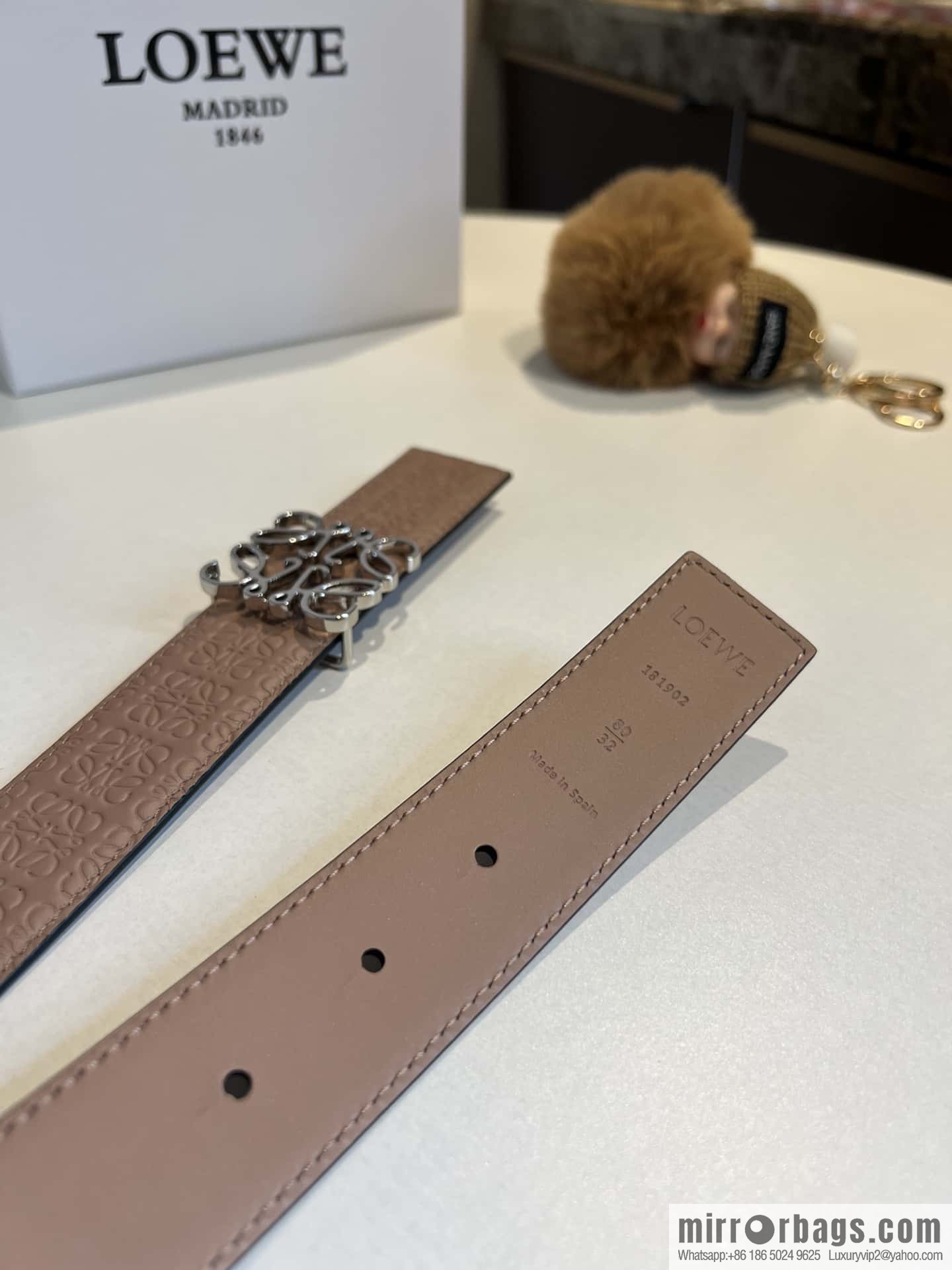 LOEWE logo spider buckle, cowhide embossed 3.2cm women's belt