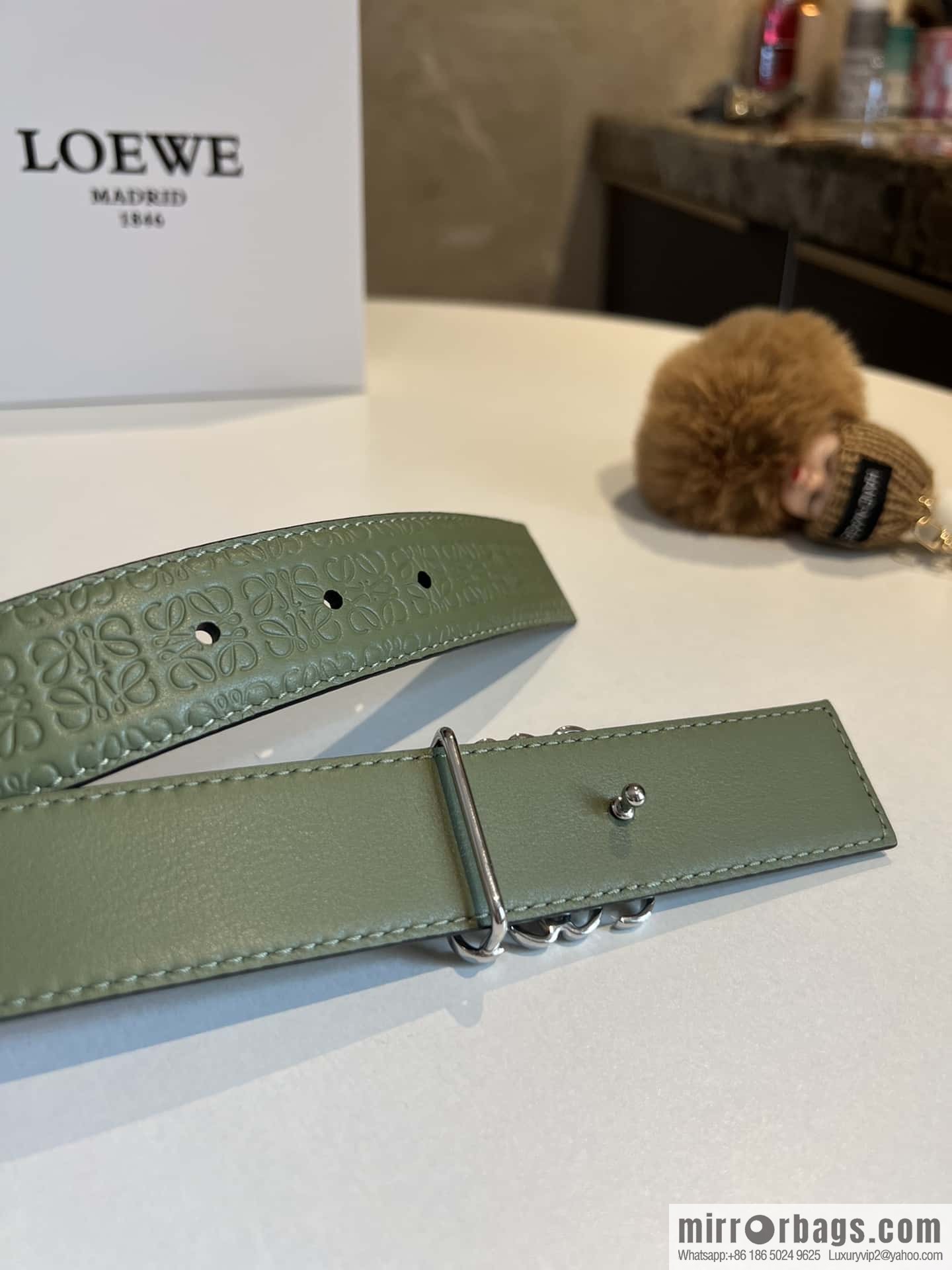 LOEWE logo spider buckle, cowhide embossed 3.2cm women's belt
