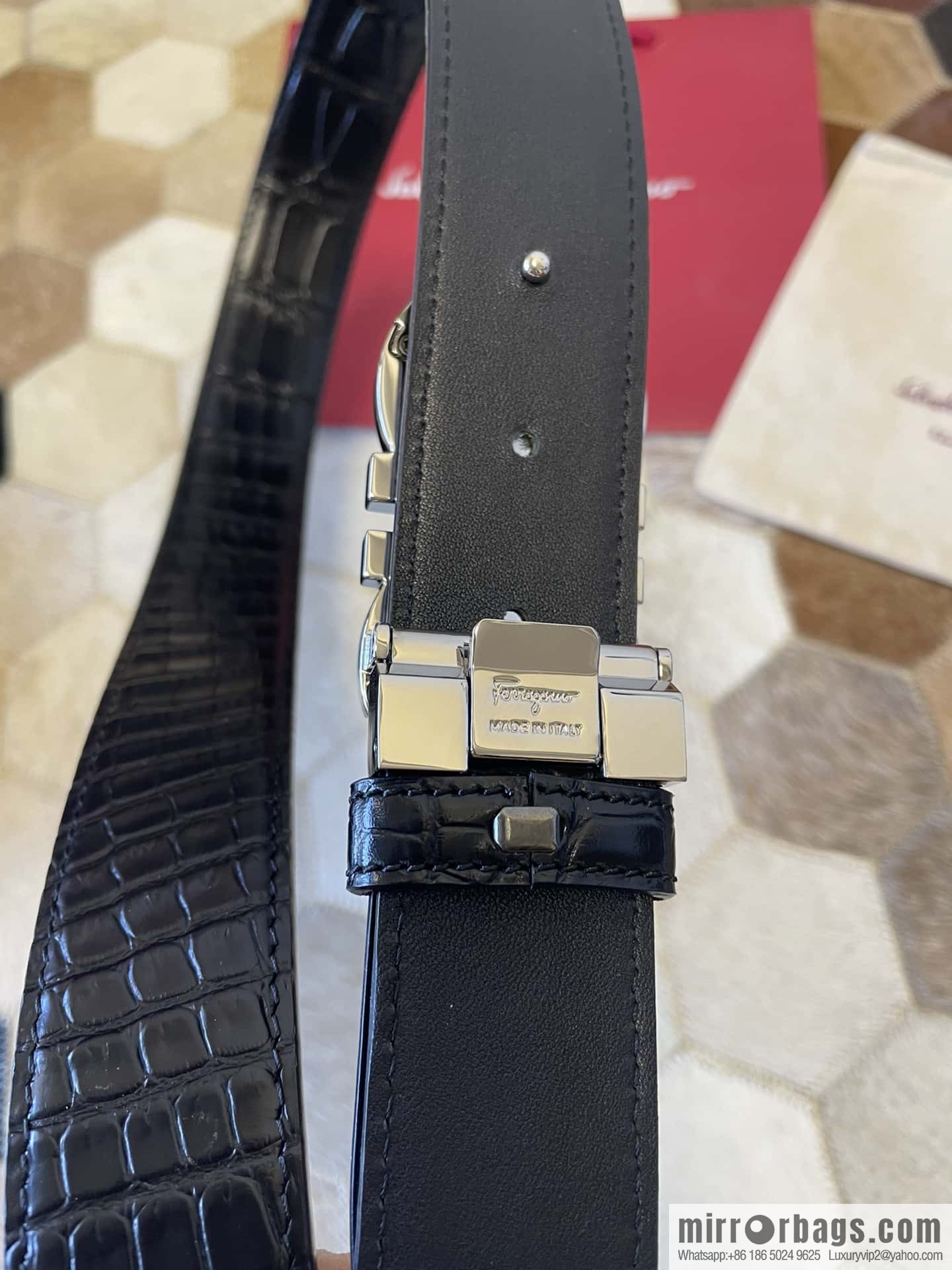 Ferragamo Gancio Double Circle Intertone Edge Metal Clip Buckle, Crocodile Belt 3.5cm