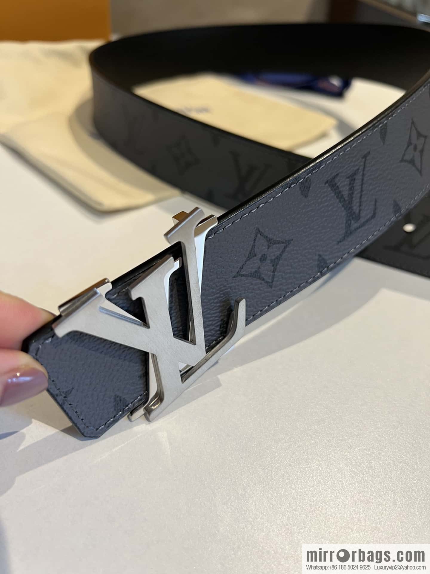 LV Shake 40 mm Double Sided Belt