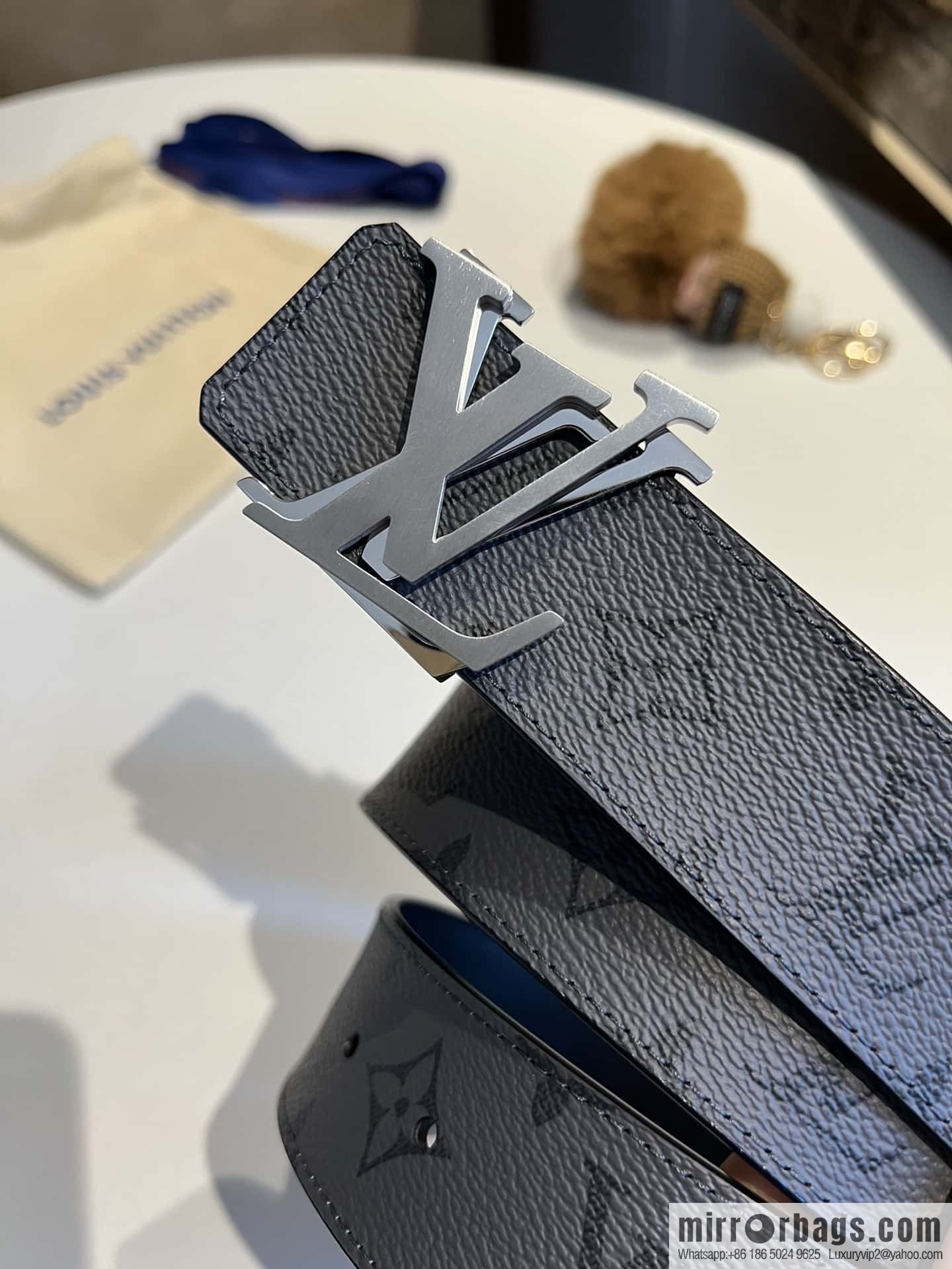 LV Shake 40 mm Double Sided Belt