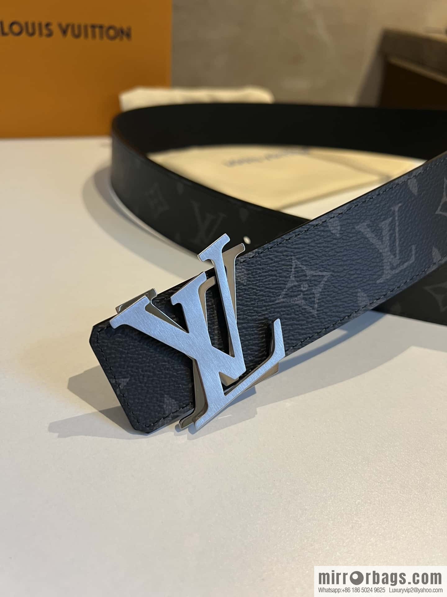 LV Shake 40 mm Double Sided Belt