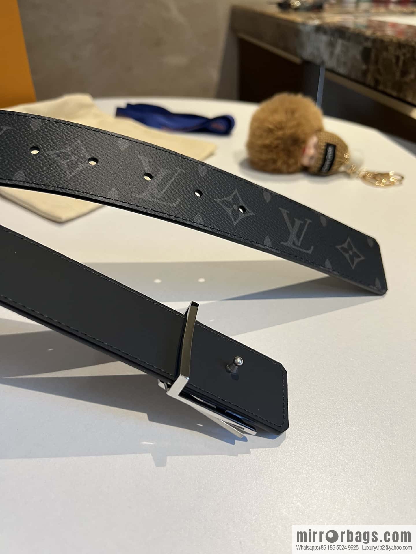 LV Shake 40 mm Double Sided Belt