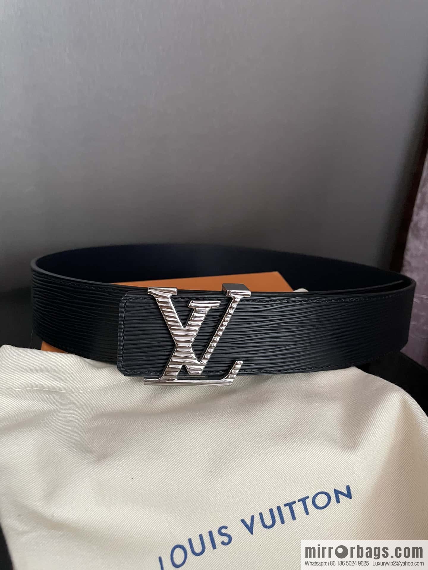 LV Initiales. 40mm Black Water Ripple Belt M9229