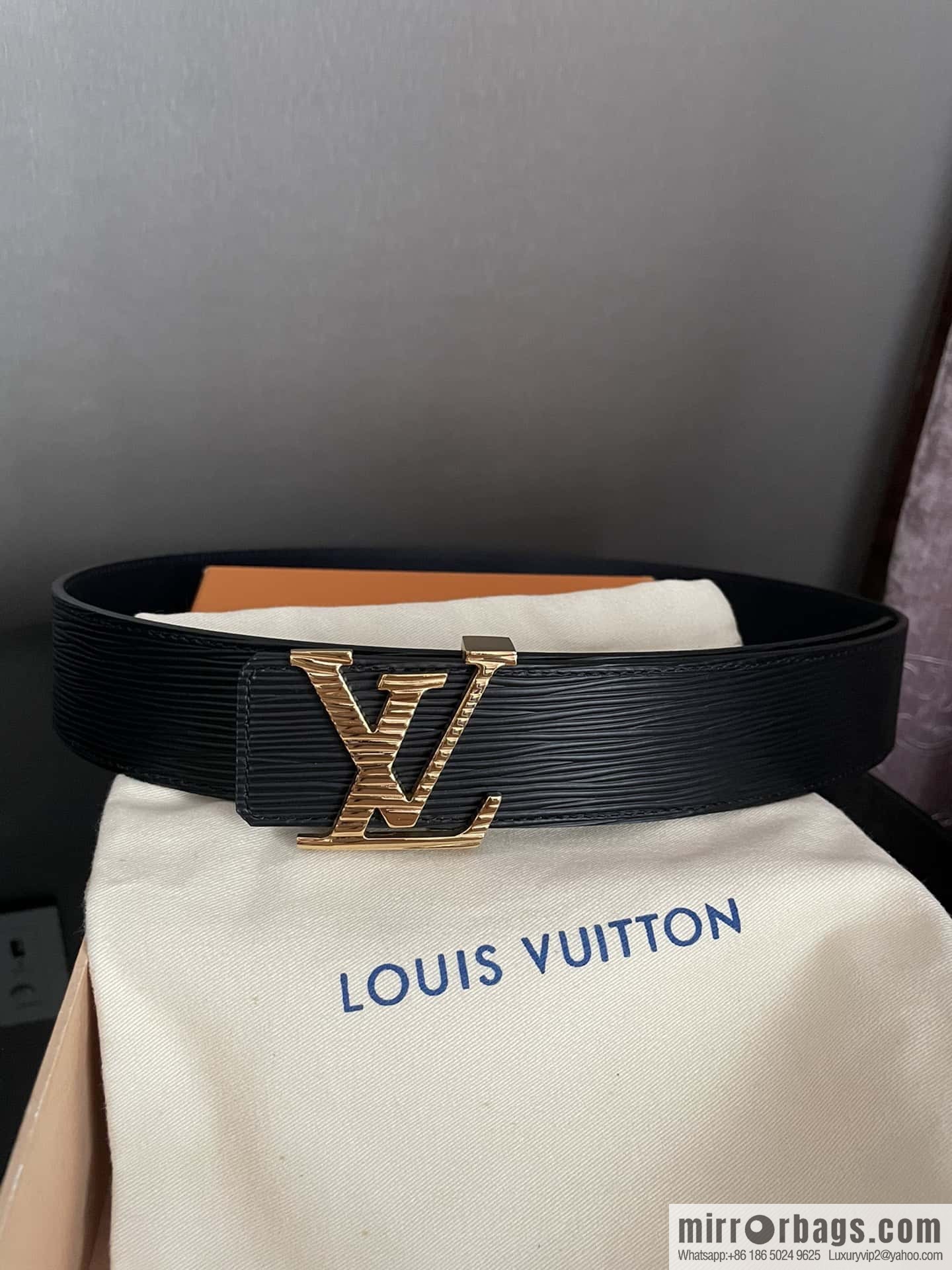LV Initiales. 40mm Black Water Ripple Belt M9229