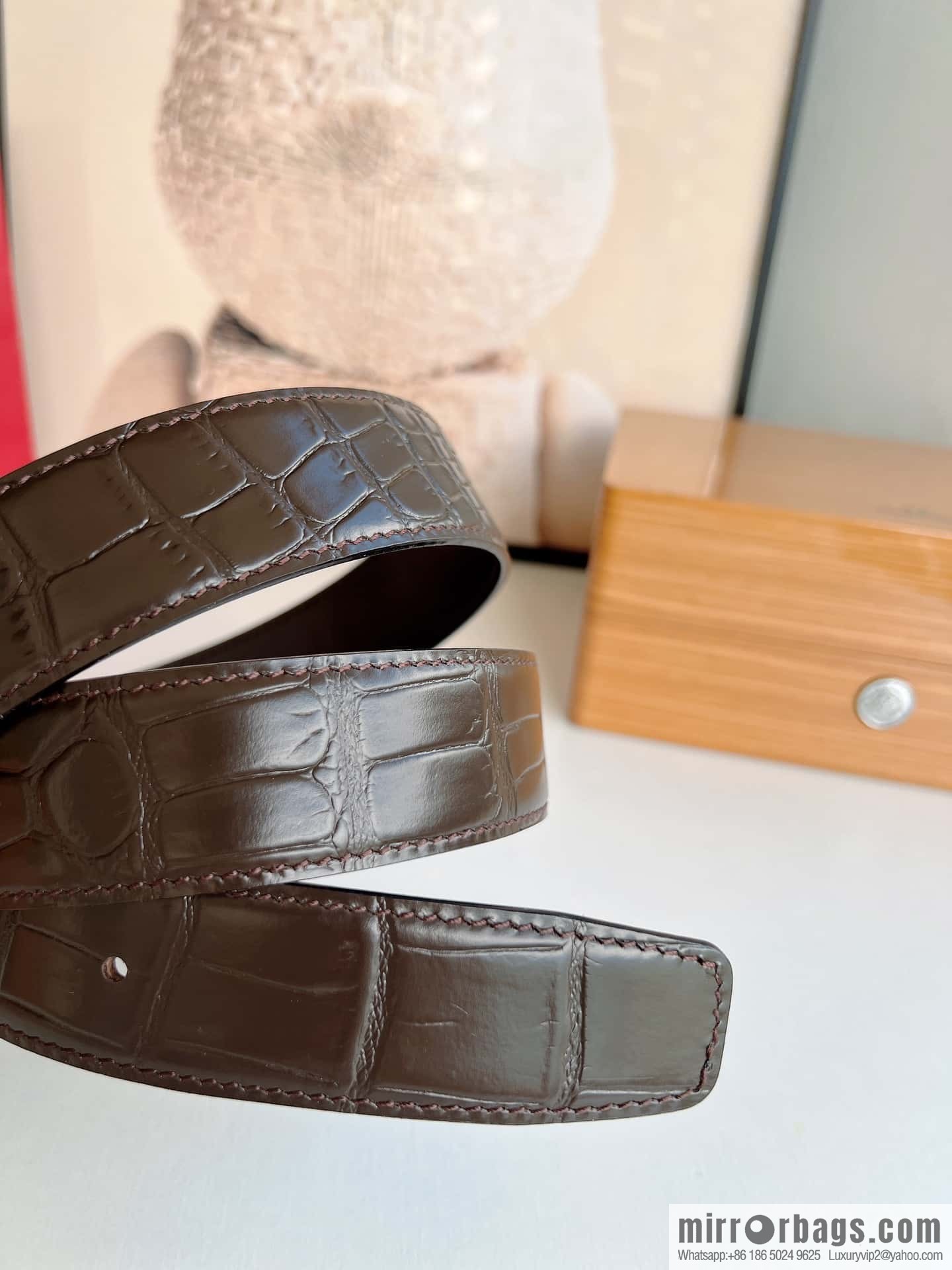 Ferragamo 3.5cm imported cowhide pressed pattern, crocodile pattern belt