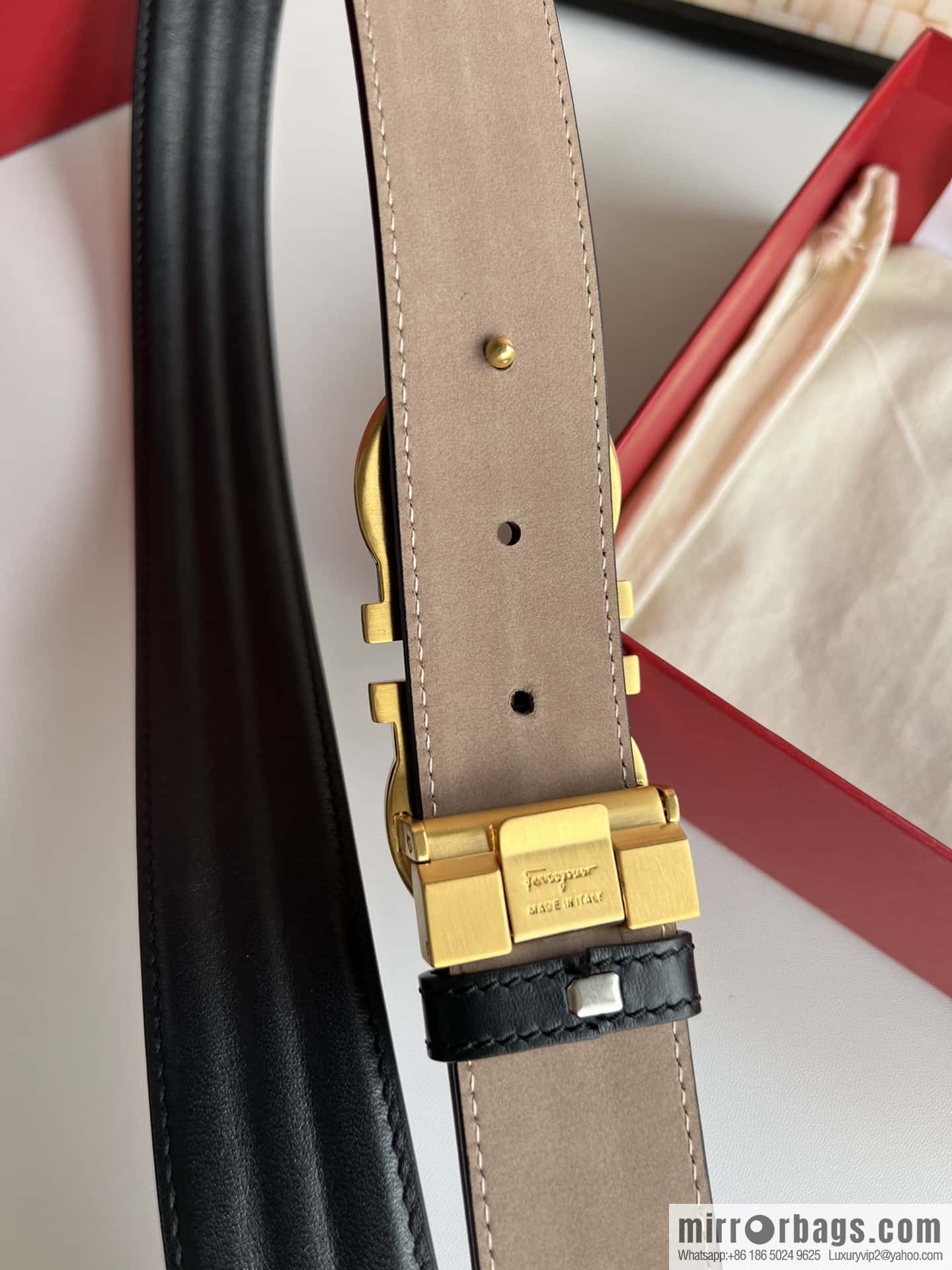 Ferragamo 8-character metal buckle, cowhide wavy texture belt 3.5CM