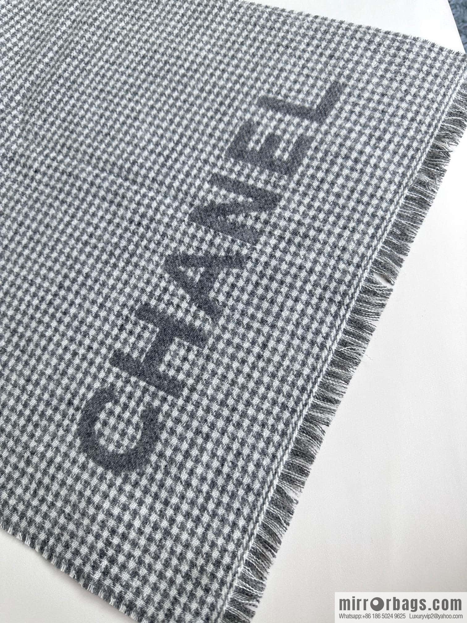 CHANEL Grandma Xiang tail order new 23B thousand bird grid color matching cashmere scarf
