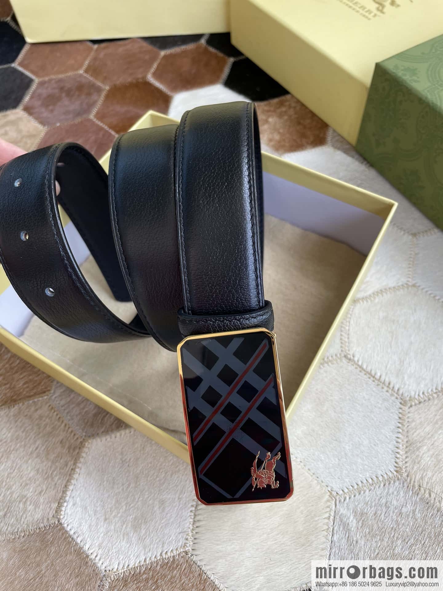 Burberry Burberry, logo warhorse metal buckle, sheep texture first layer cowhide belt 3.5CM