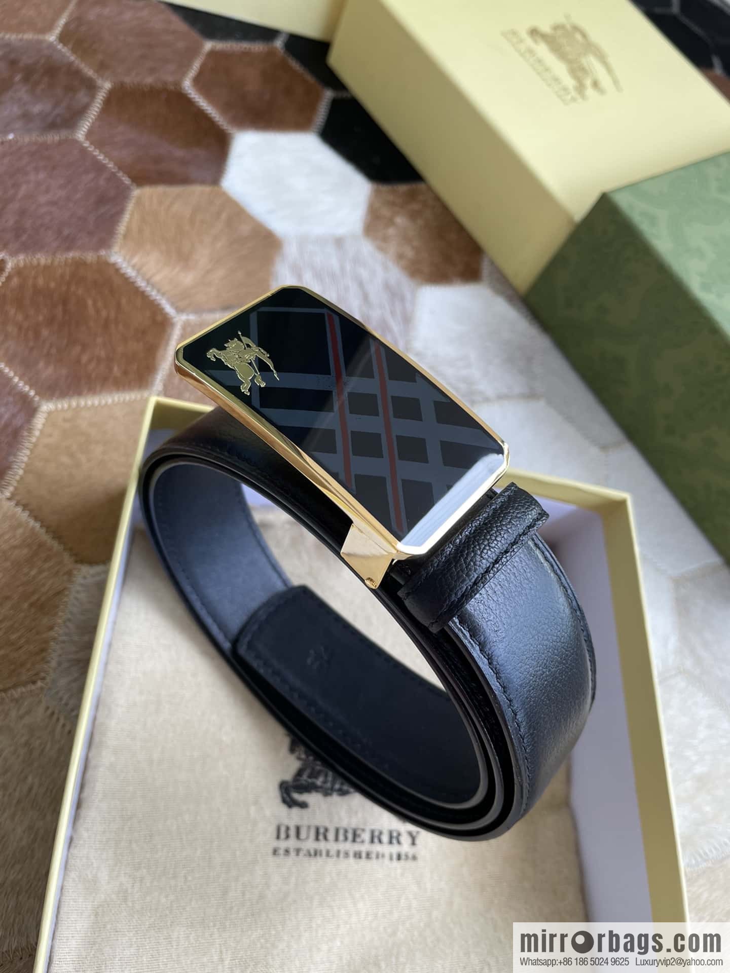 Burberry Burberry, logo warhorse metal buckle, sheep texture first layer cowhide belt 3.5CM