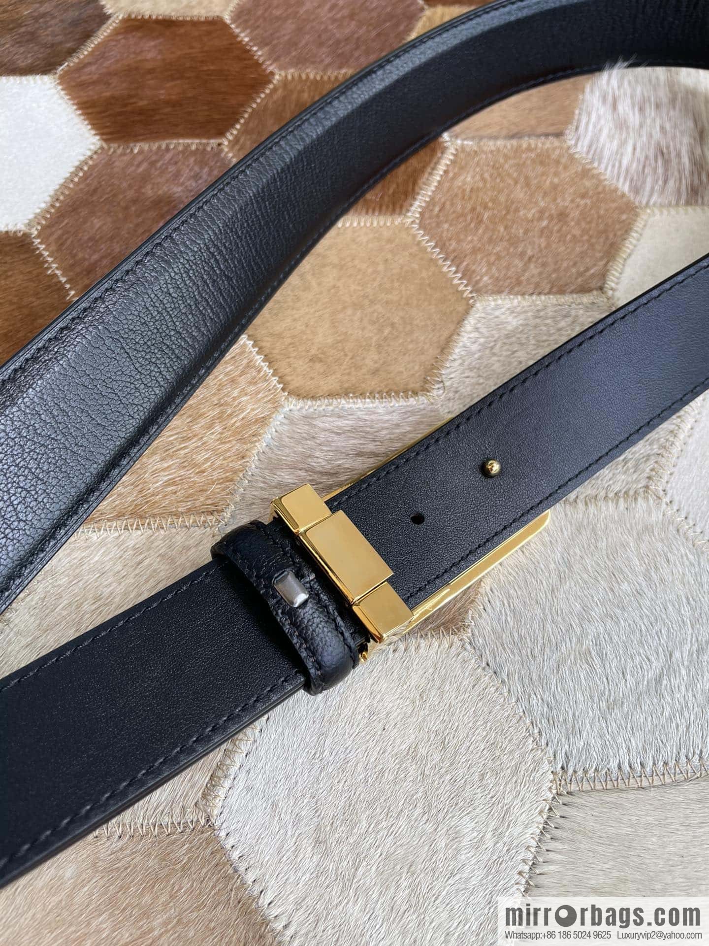 Burberry Burberry, logo warhorse metal buckle, sheep texture first layer cowhide belt 3.5CM