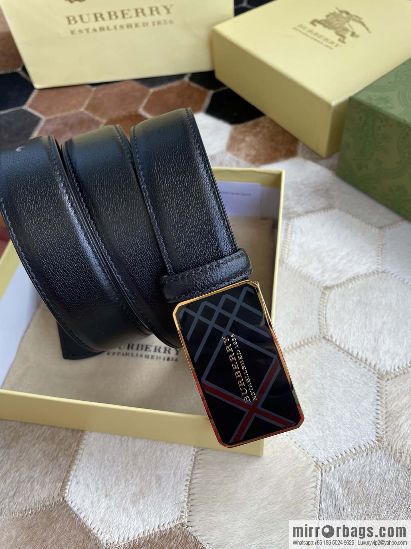 Burberry Burberry, logo warhorse metal buckle, sheep texture first layer cowhide belt 3.5CM