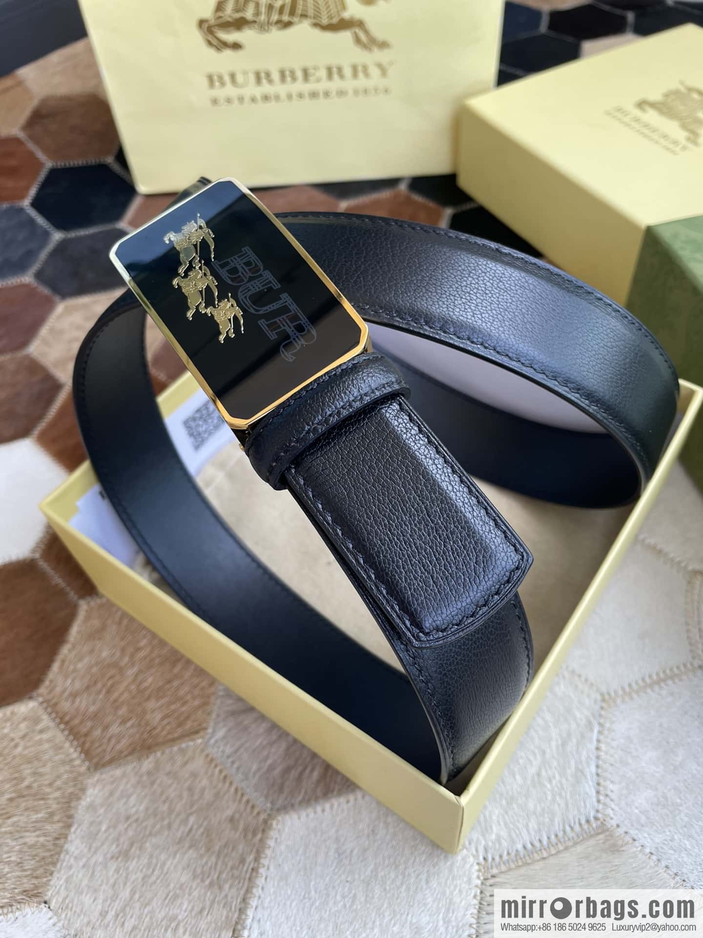 Burberry Burberry, logo warhorse metal buckle, sheep texture first layer cowhide belt 3.5CM