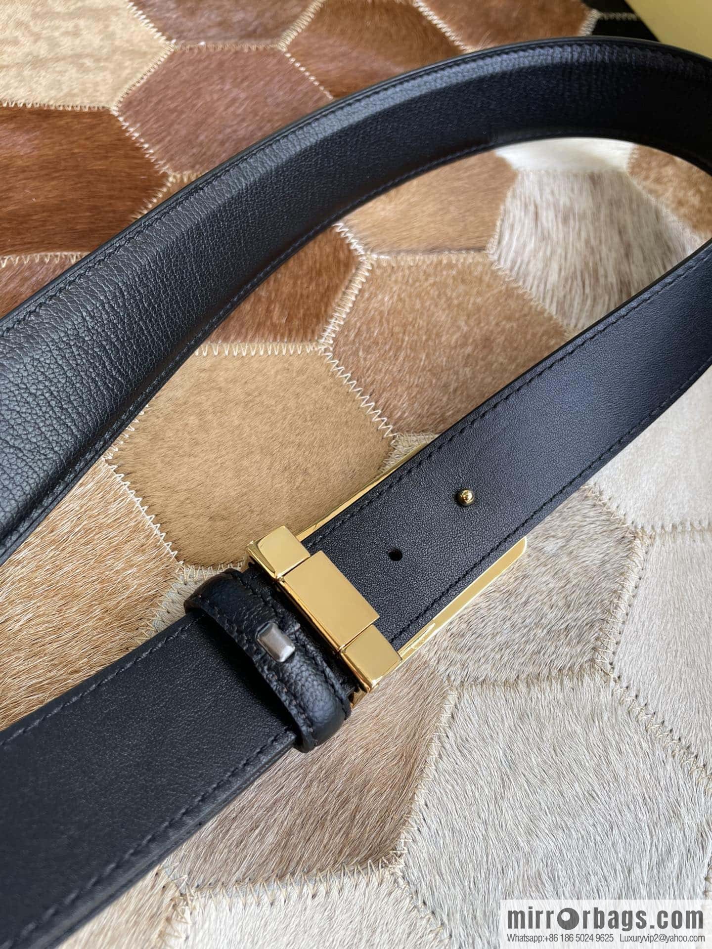 Burberry Burberry, logo warhorse metal buckle, sheep texture first layer cowhide belt 3.5CM