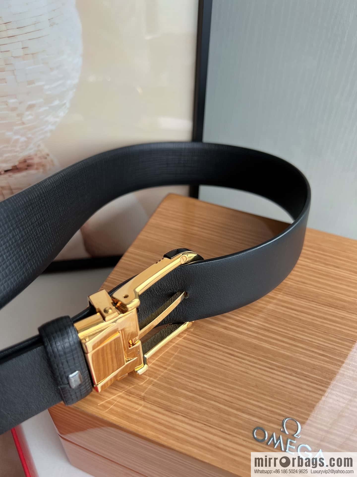 Ferragamo Ferragamo, acrylic black threaded element metal buckle, first layer cowhide belt 3.5CM