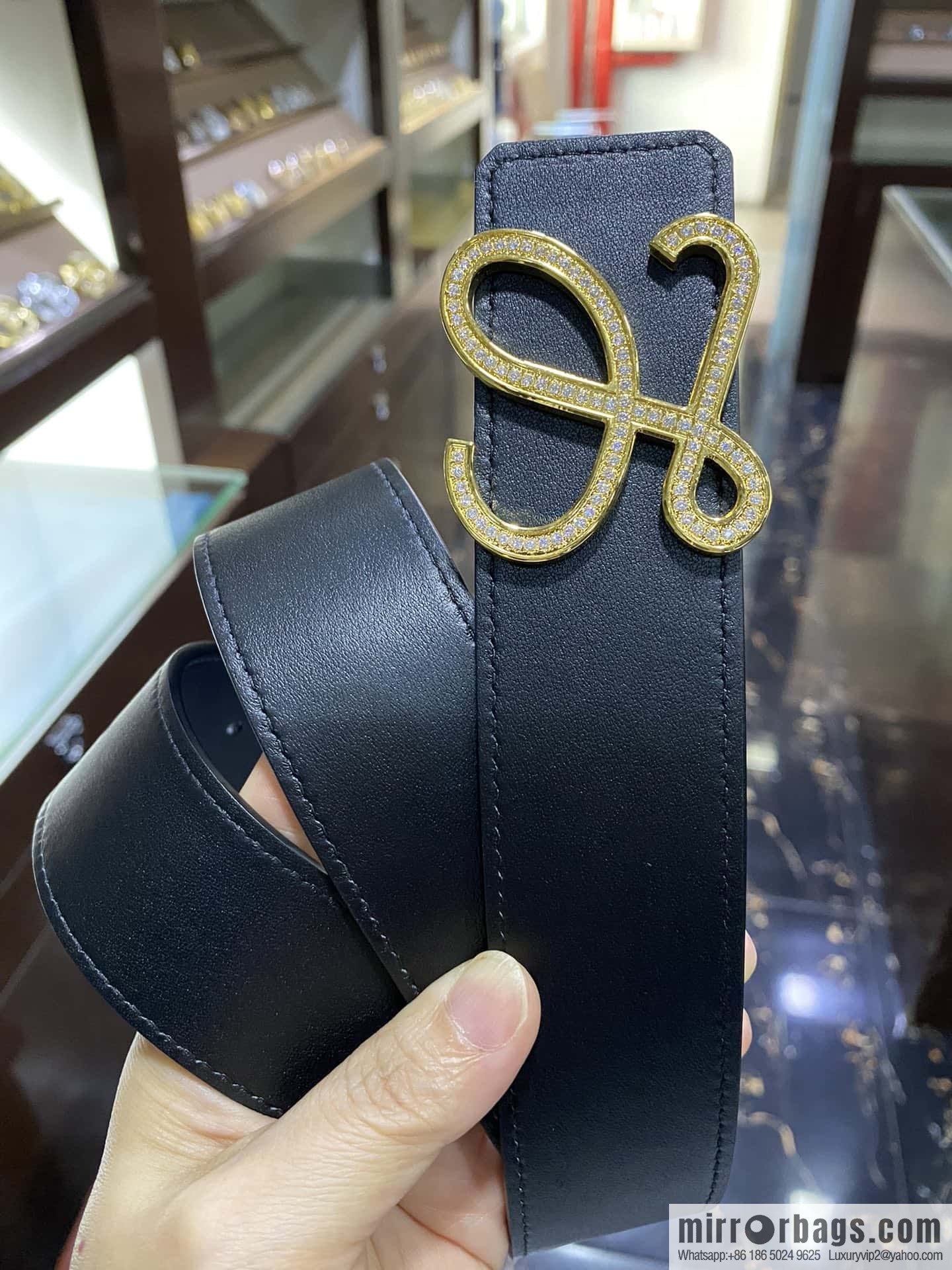 LOEWE Luo Yiwei, stainless steel logo inlaid diamond buckle combined with the first layer of calfskin double-sided external boutique belt 3.8cm