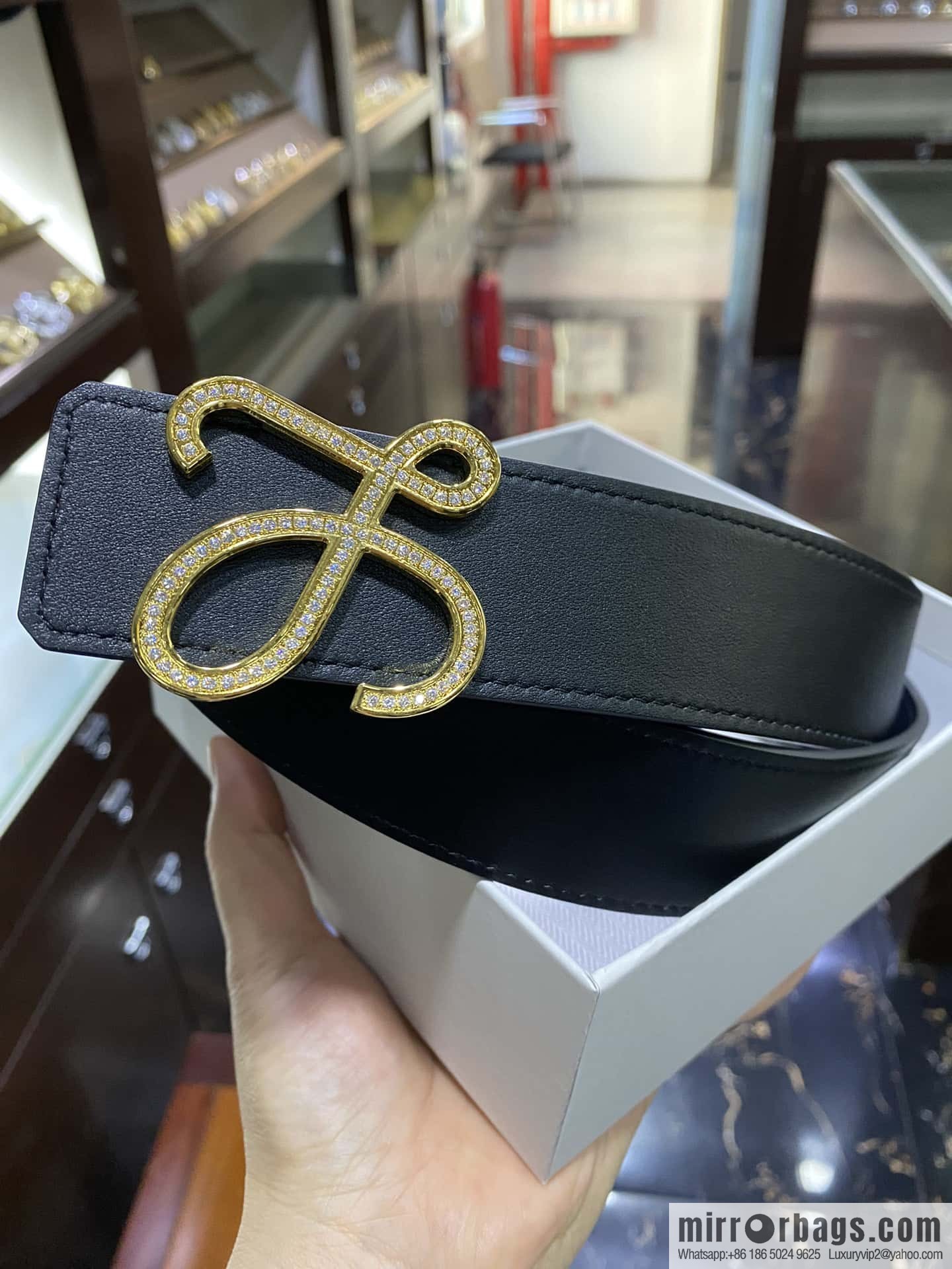LOEWE Luo Yiwei, stainless steel logo inlaid diamond buckle combined with the first layer of calfskin double-sided external boutique belt 3.8cm
