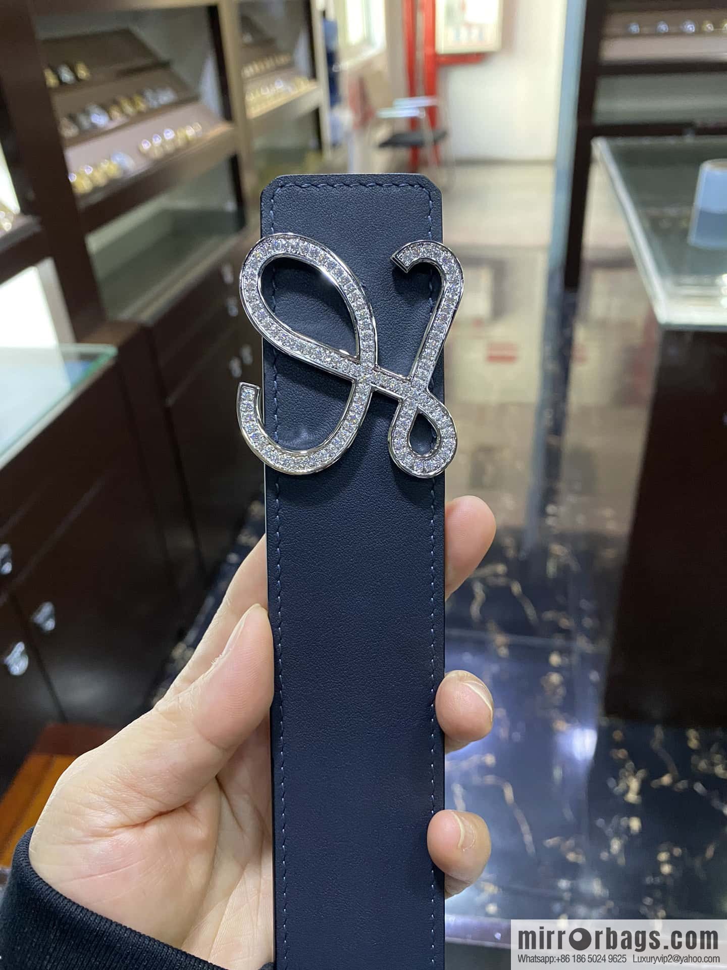 LOEWE Luo Yiwei, stainless steel logo inlaid diamond buckle combined with the first layer of calfskin double-sided external boutique belt 3.8cm