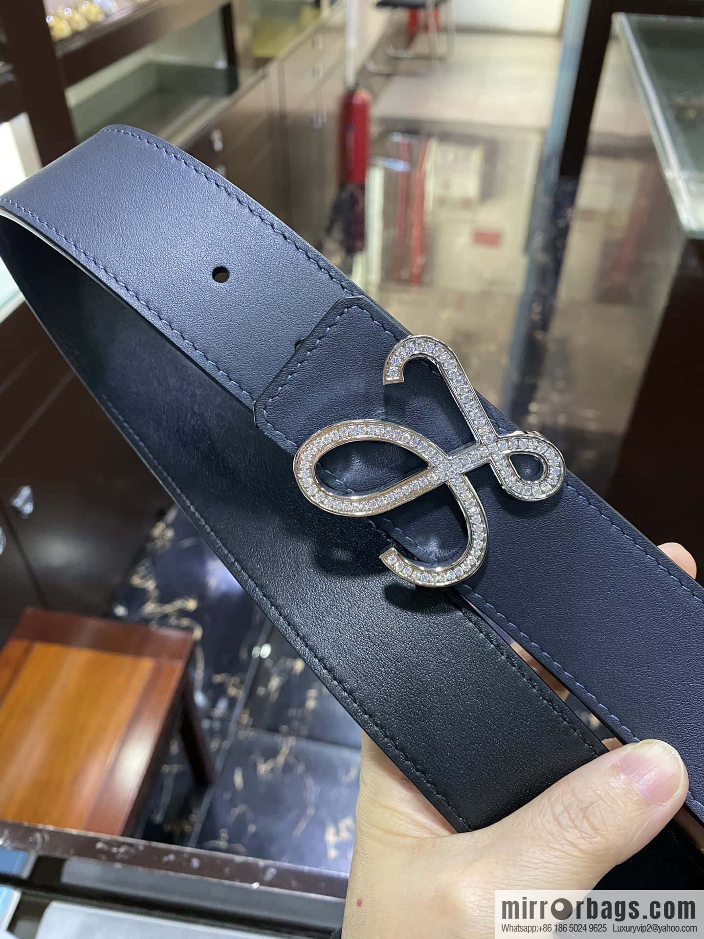 LOEWE Luo Yiwei, stainless steel logo inlaid diamond buckle combined with the first layer of calfskin double-sided external boutique belt 3.8cm