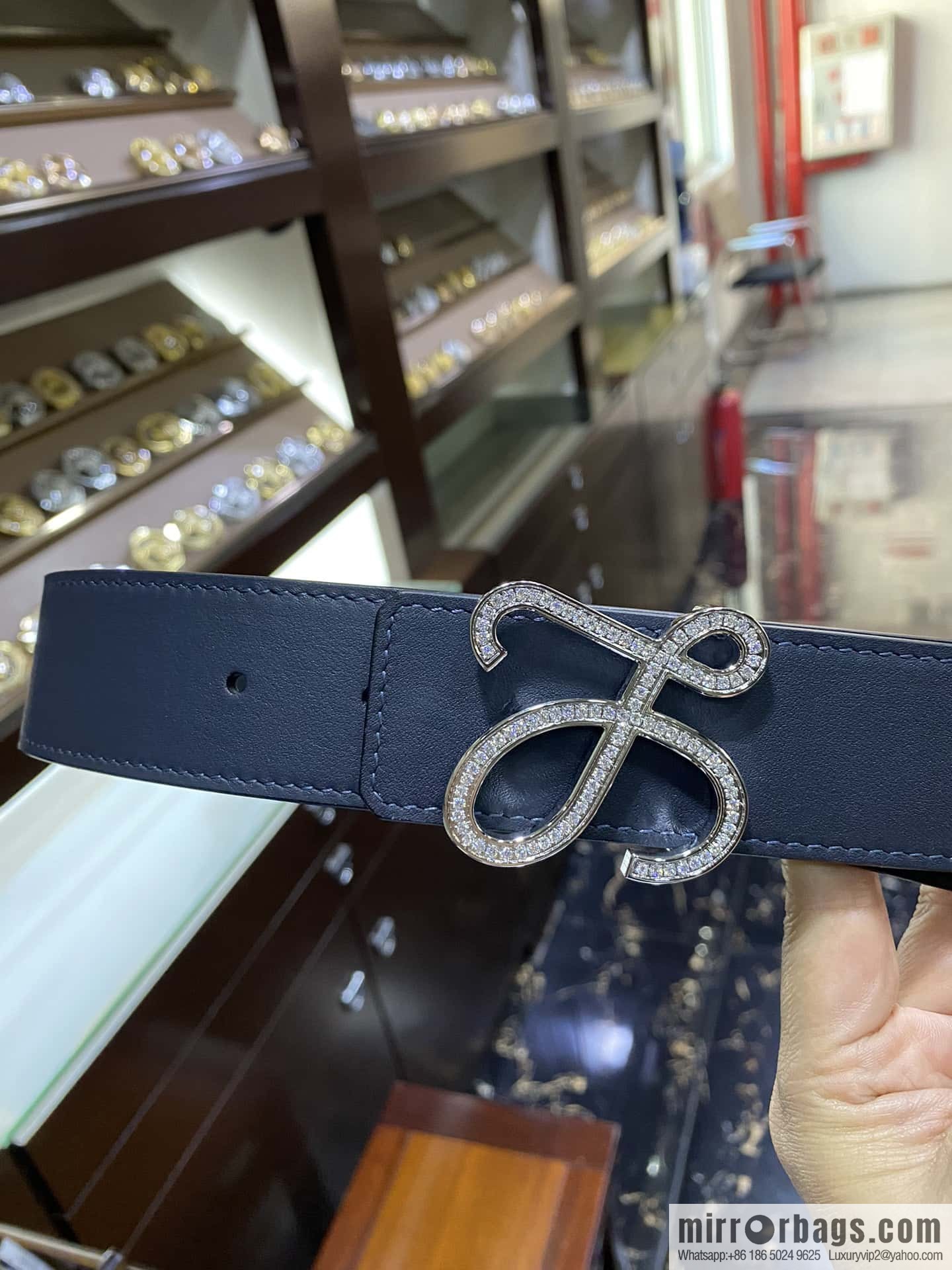 LOEWE Luo Yiwei, stainless steel logo inlaid diamond buckle combined with the first layer of calfskin double-sided external boutique belt 3.8cm