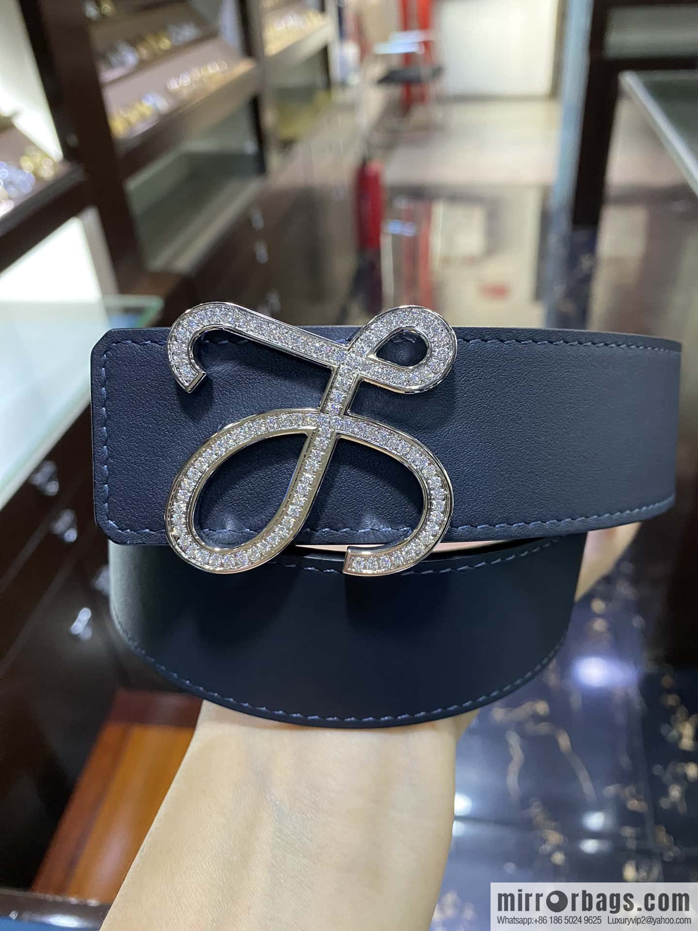 LOEWE Luo Yiwei, stainless steel logo inlaid diamond buckle combined with the first layer of calfskin double-sided external boutique belt 3.8cm