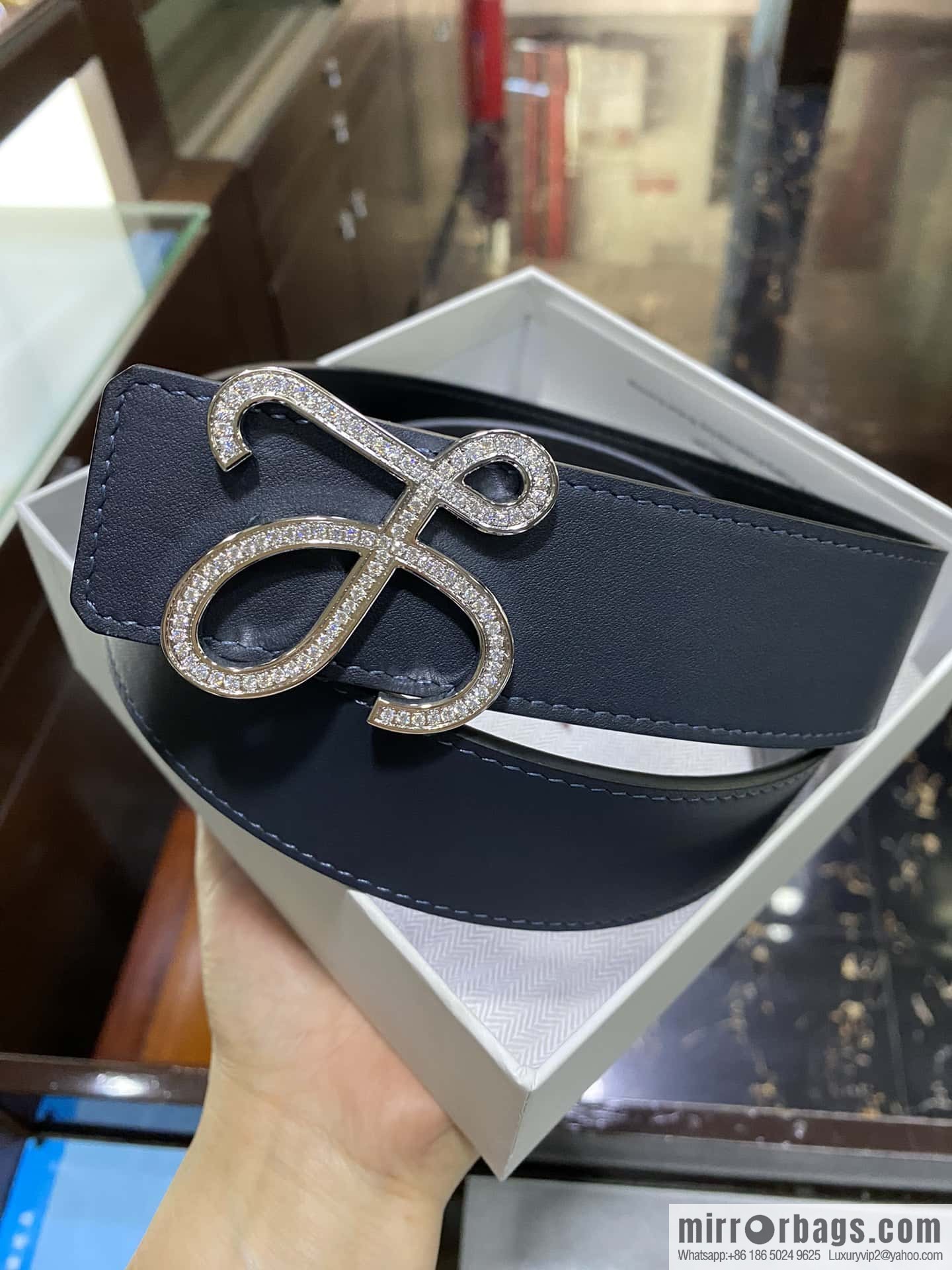 LOEWE Luo Yiwei, stainless steel logo inlaid diamond buckle combined with the first layer of calfskin double-sided external boutique belt 3.8cm