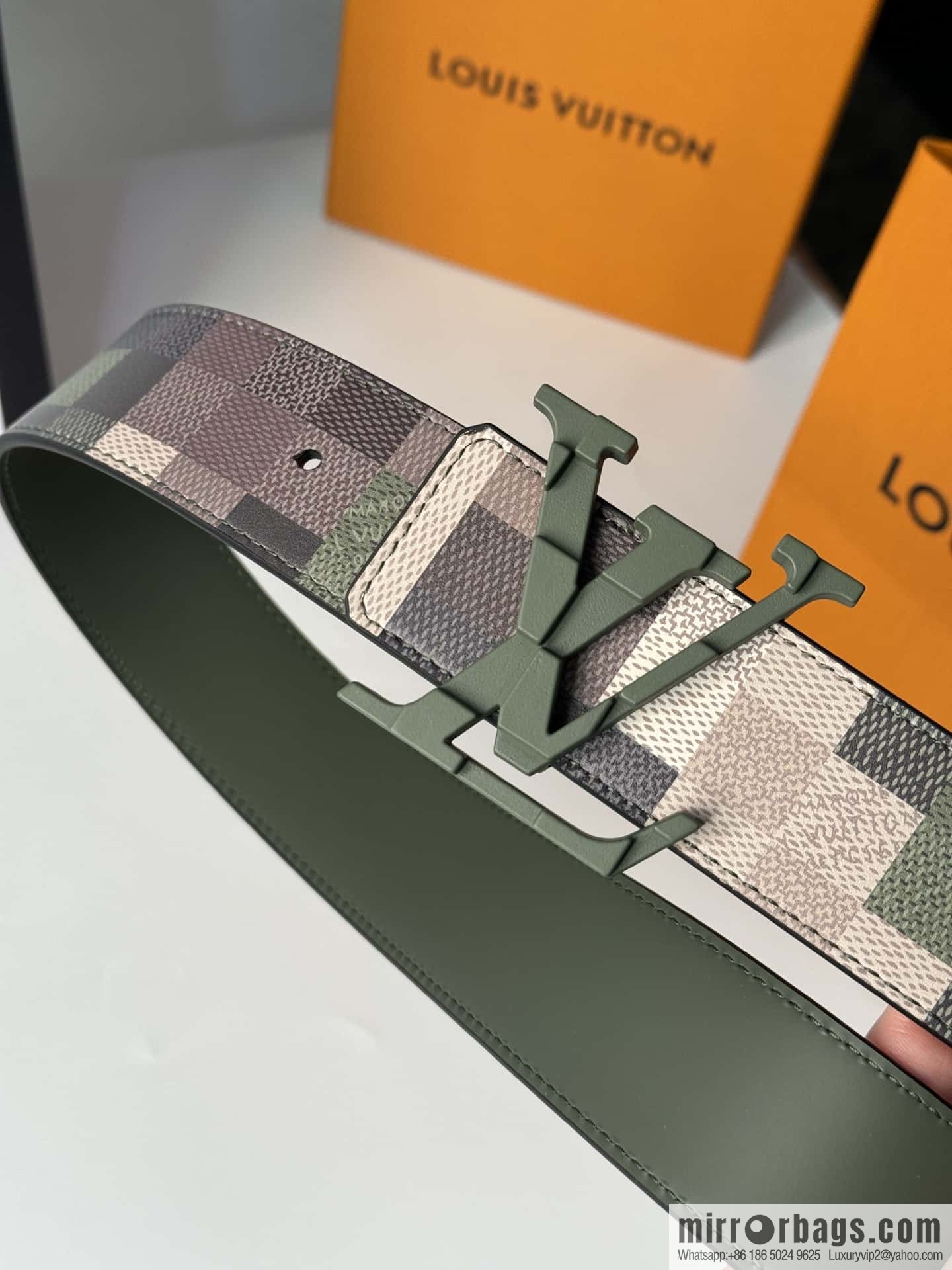 LV double-sided belt checkered texture pattern, men's new belt 4.0cm M8470