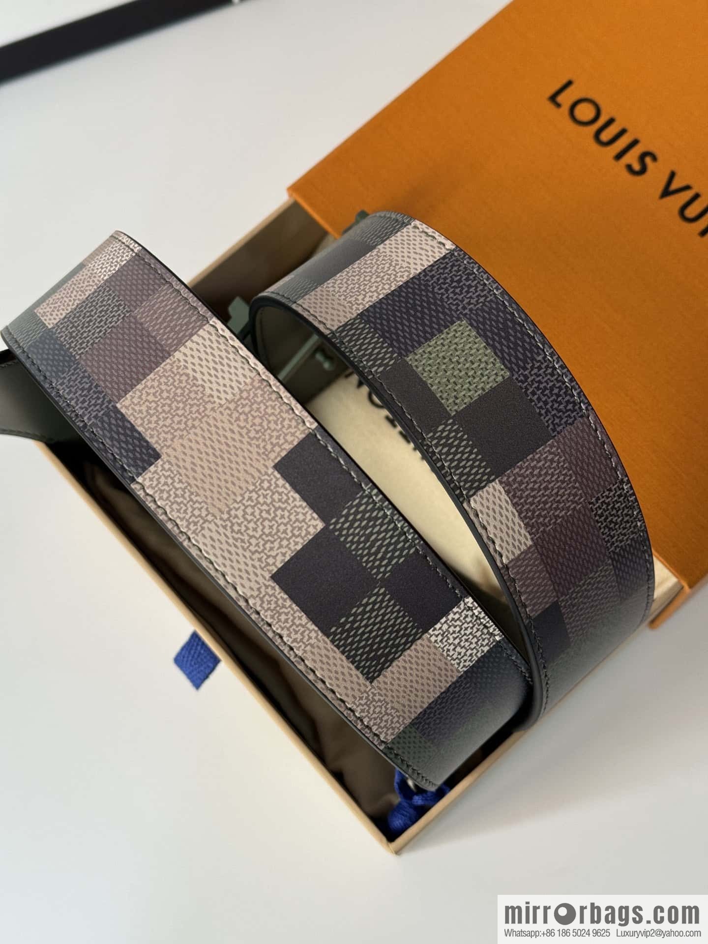 LV double-sided belt checkered texture pattern, men's new belt 4.0cm M8470