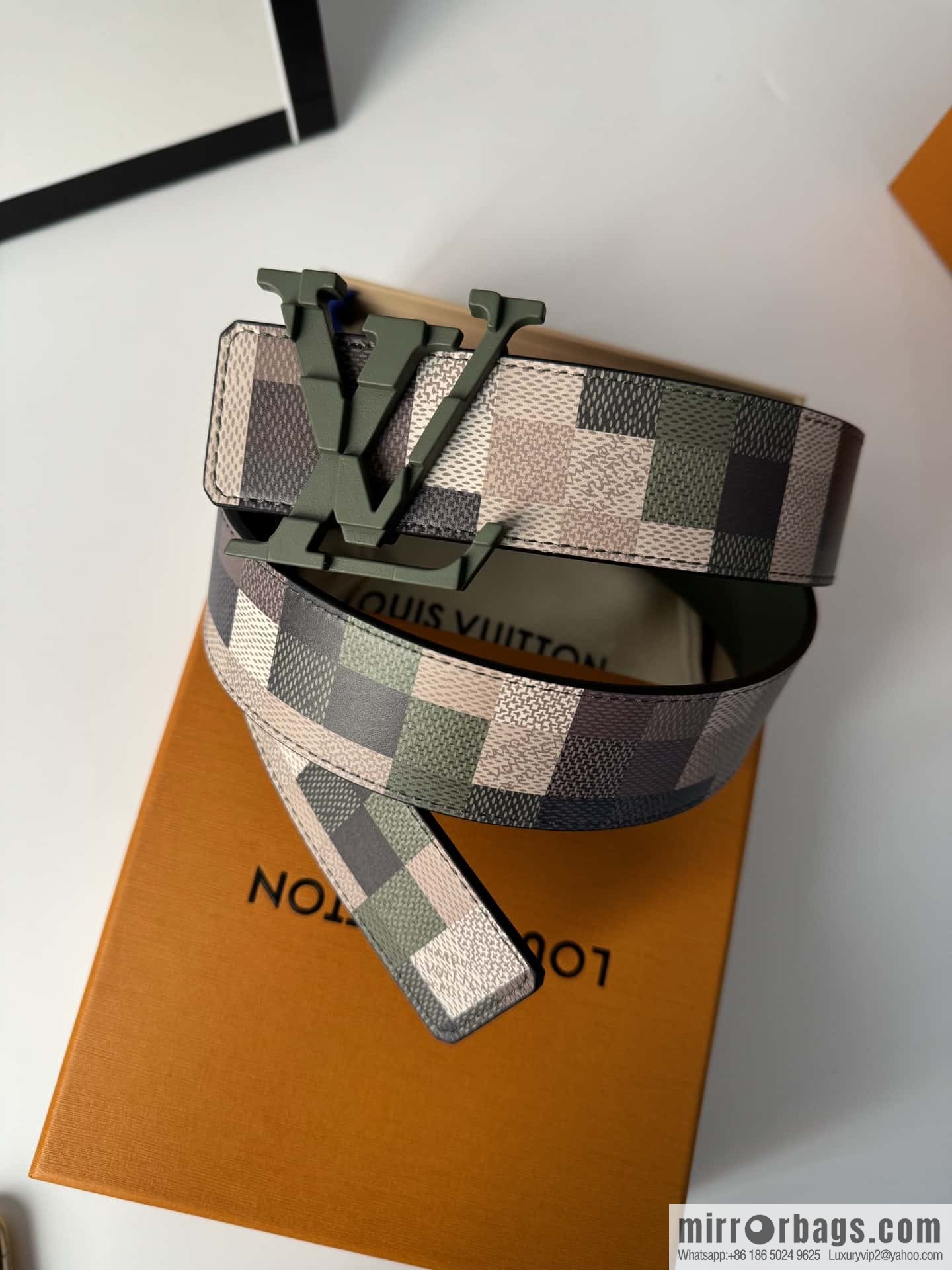 LV double-sided belt checkered texture pattern, men's new belt 4.0cm M8470
