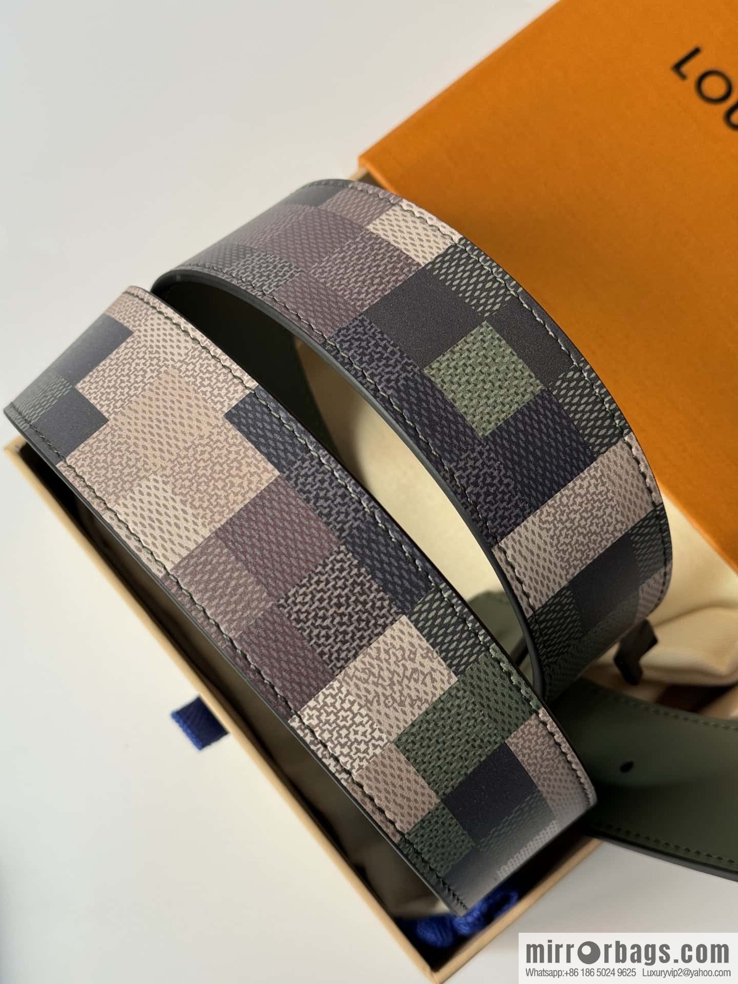 LV double-sided belt checkered texture pattern, men's new belt 4.0cm M8470