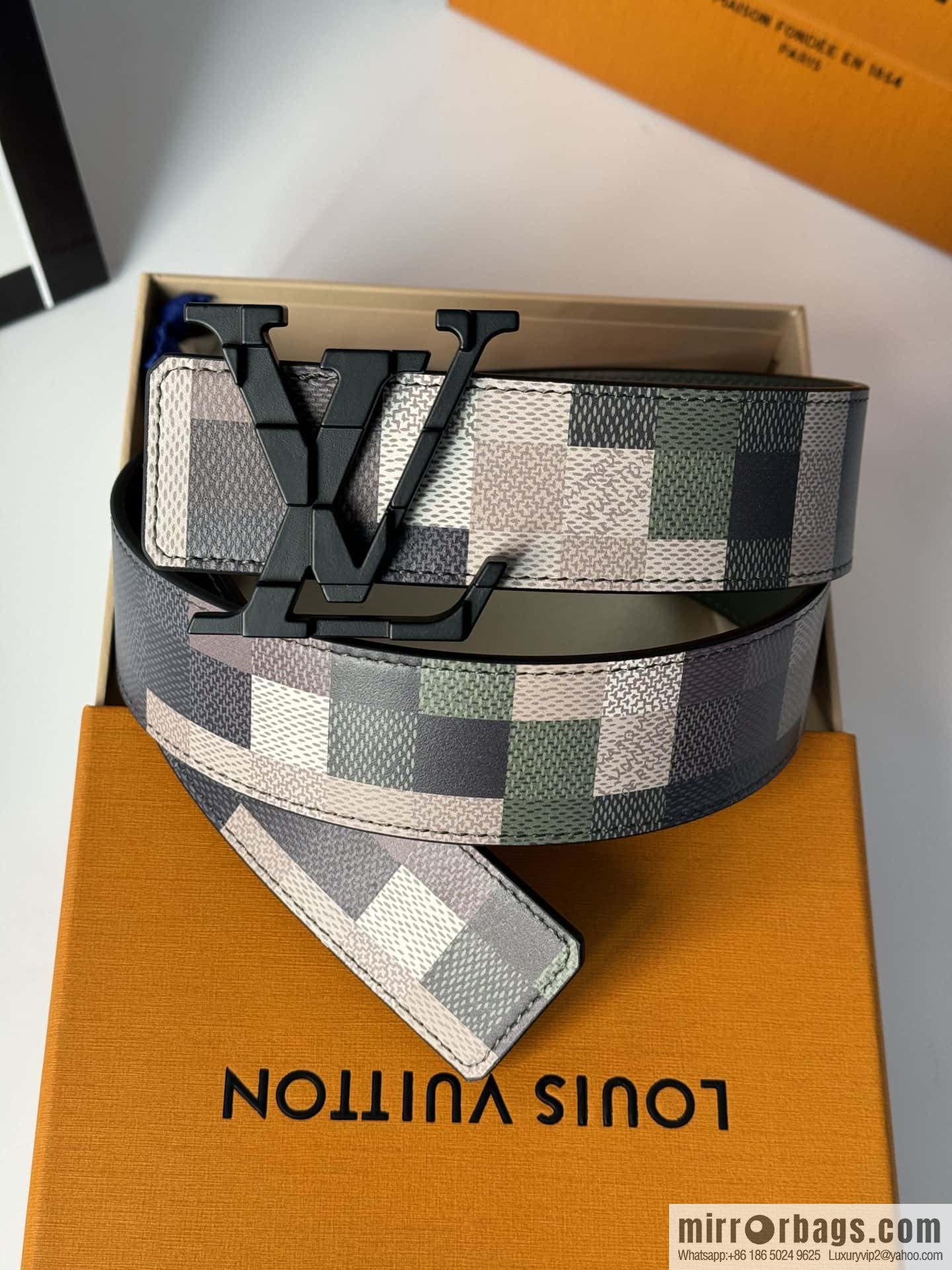 LV double-sided belt checkered texture pattern, men's new belt 4.0cm M8470