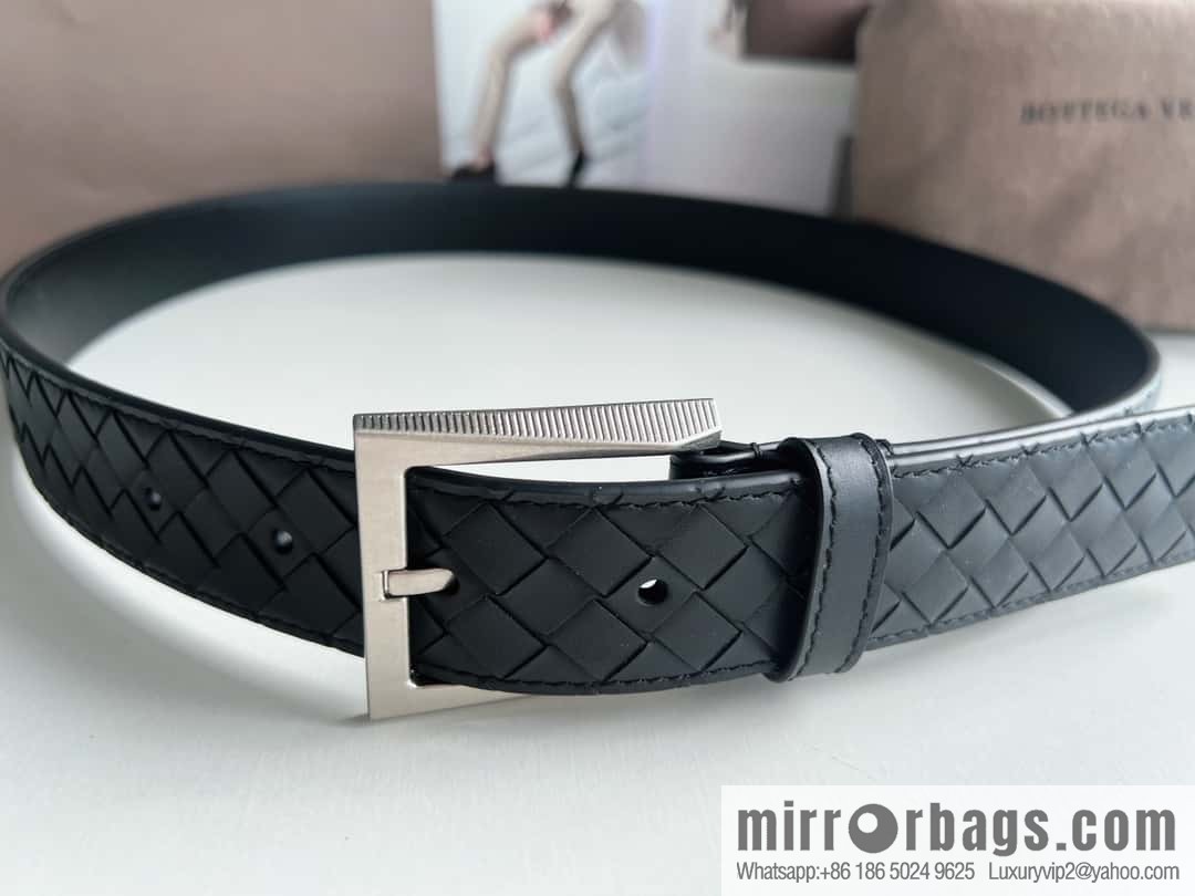 Bottega. Venetia, matte calfskin woven with needle button men's 3.5cm belt
