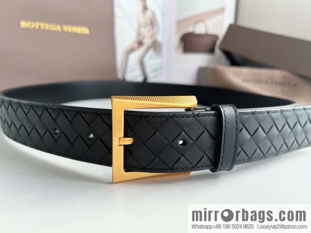 Bottega. Venetia, matte calfskin woven with needle button men's 3.5cm belt
