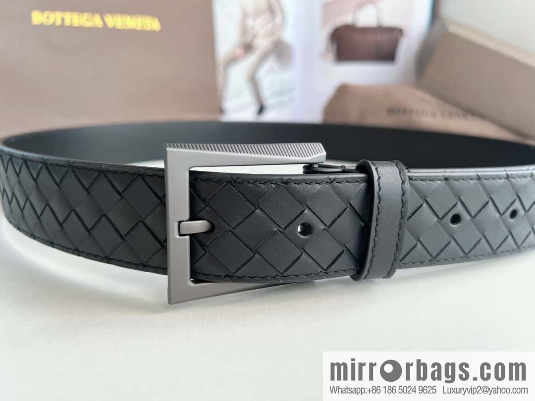 Bottega. Venetia, matte calfskin woven with needle button men's 3.5cm belt