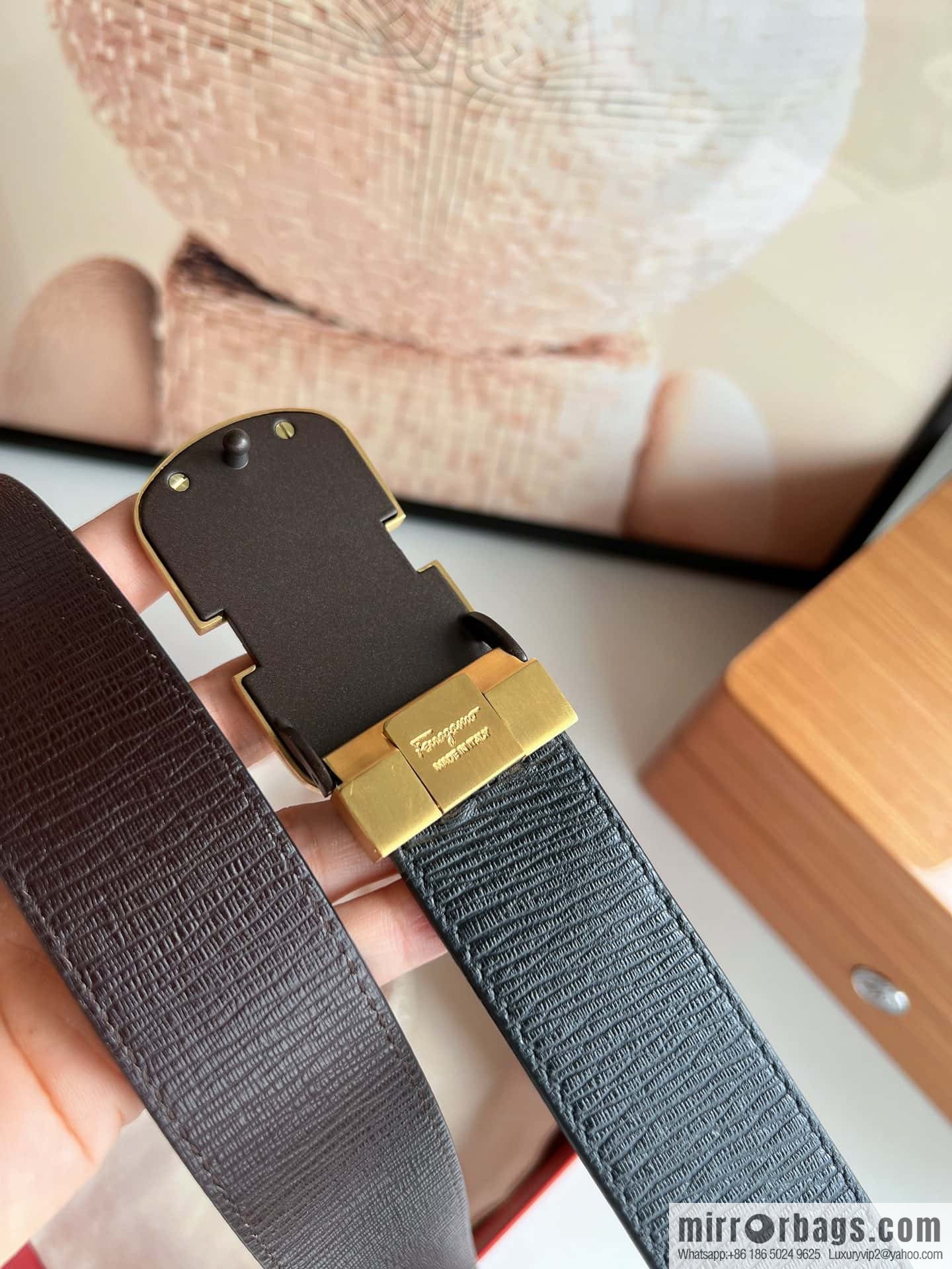 Ferragamo Ferragamo, double-sided belt with soft and delicate first layer cowhide material Men's 3.5cm belt