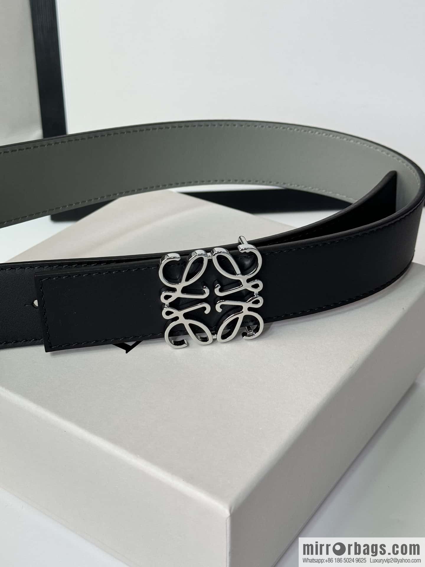 LOEWE Luo Yiwei, men's Spanish style logo metal buckle retro craftsmanship double-sided cowhide belt 3.5cm