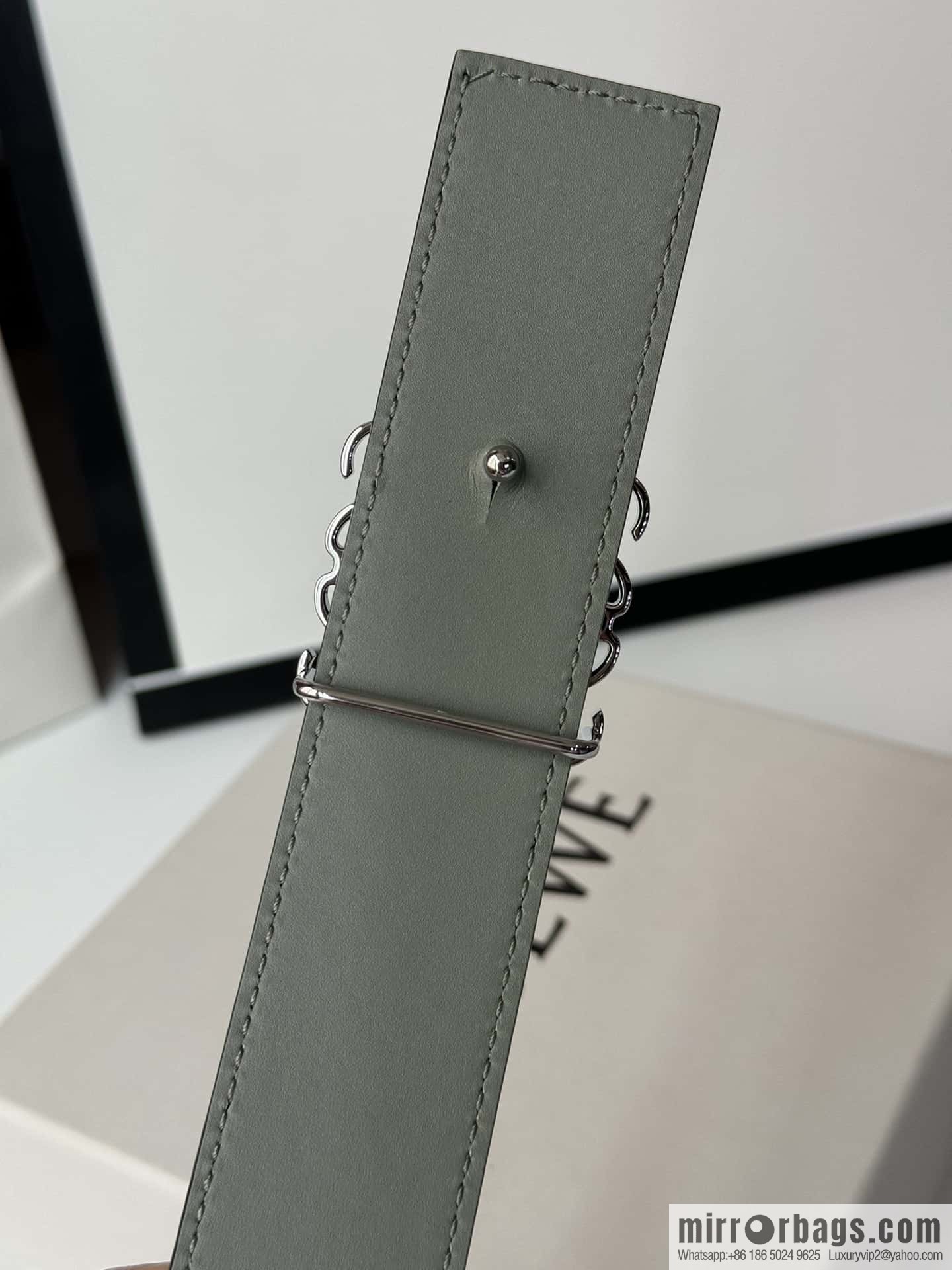 LOEWE Luo Yiwei, men's Spanish style logo metal buckle retro craftsmanship double-sided cowhide belt 3.5cm